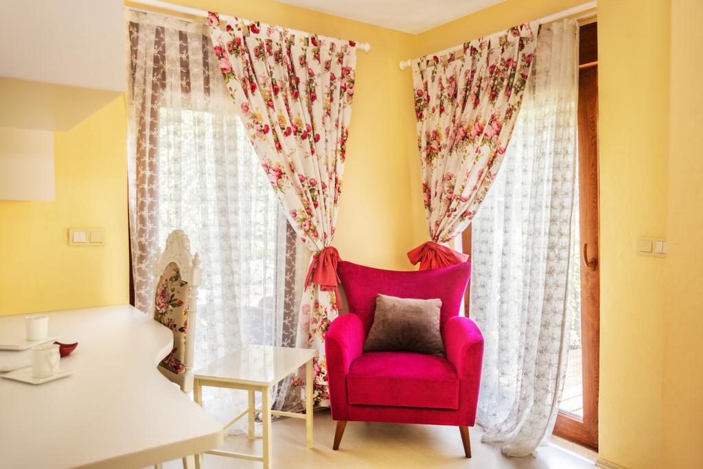 Zuemruet Boutique Cirali