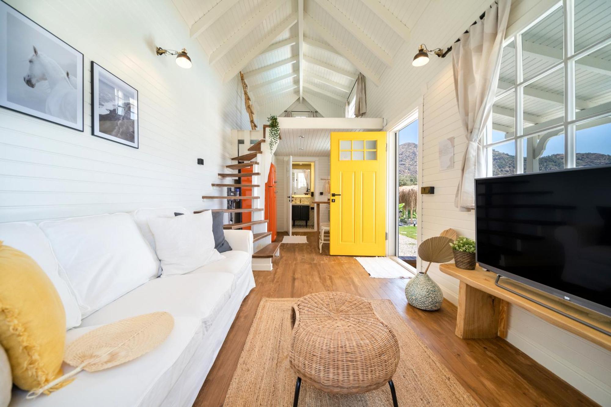Villa The Box House & Charming Private Tiny House & Pool