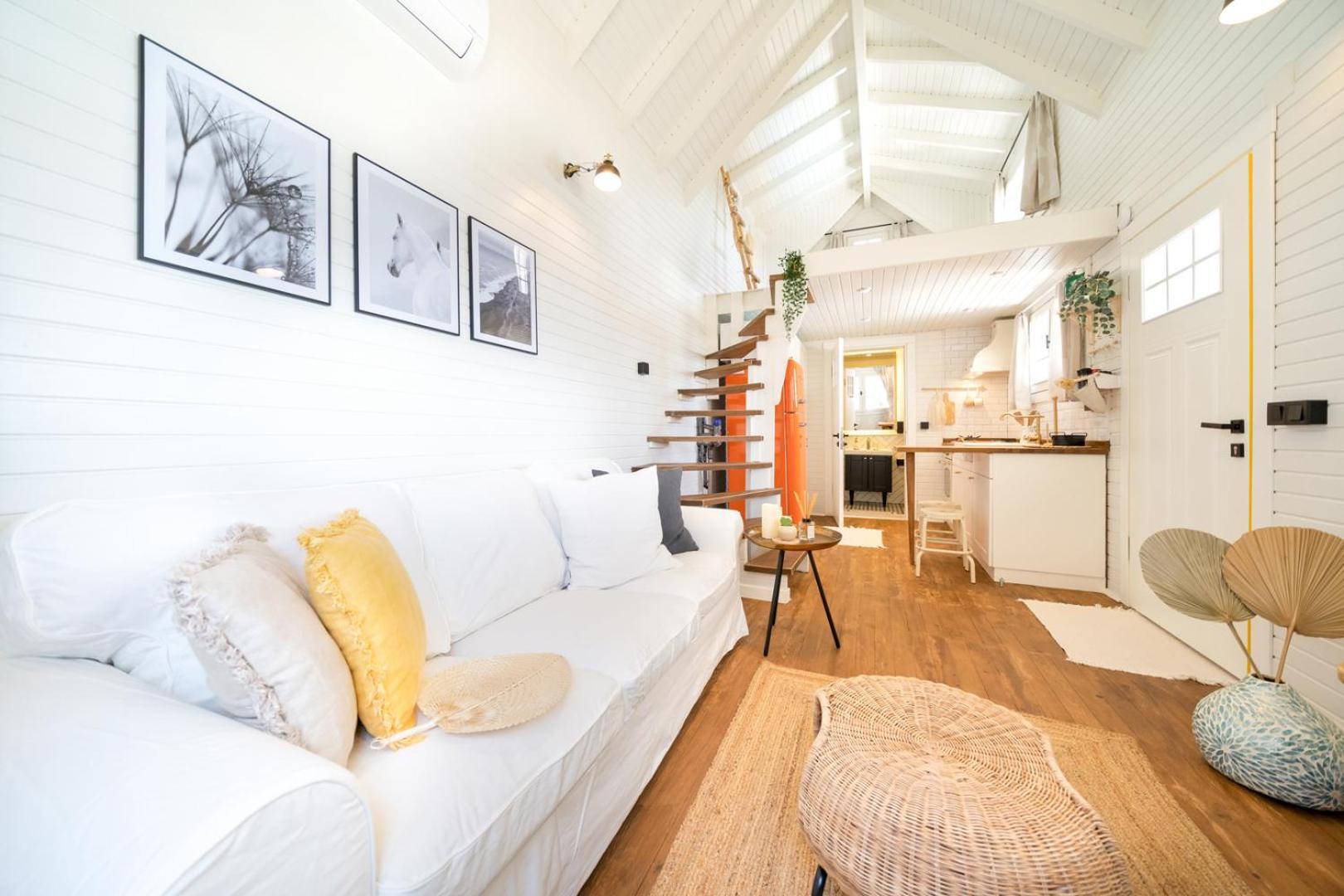 The Box House & Charming Private Tiny House & Pool Villa *