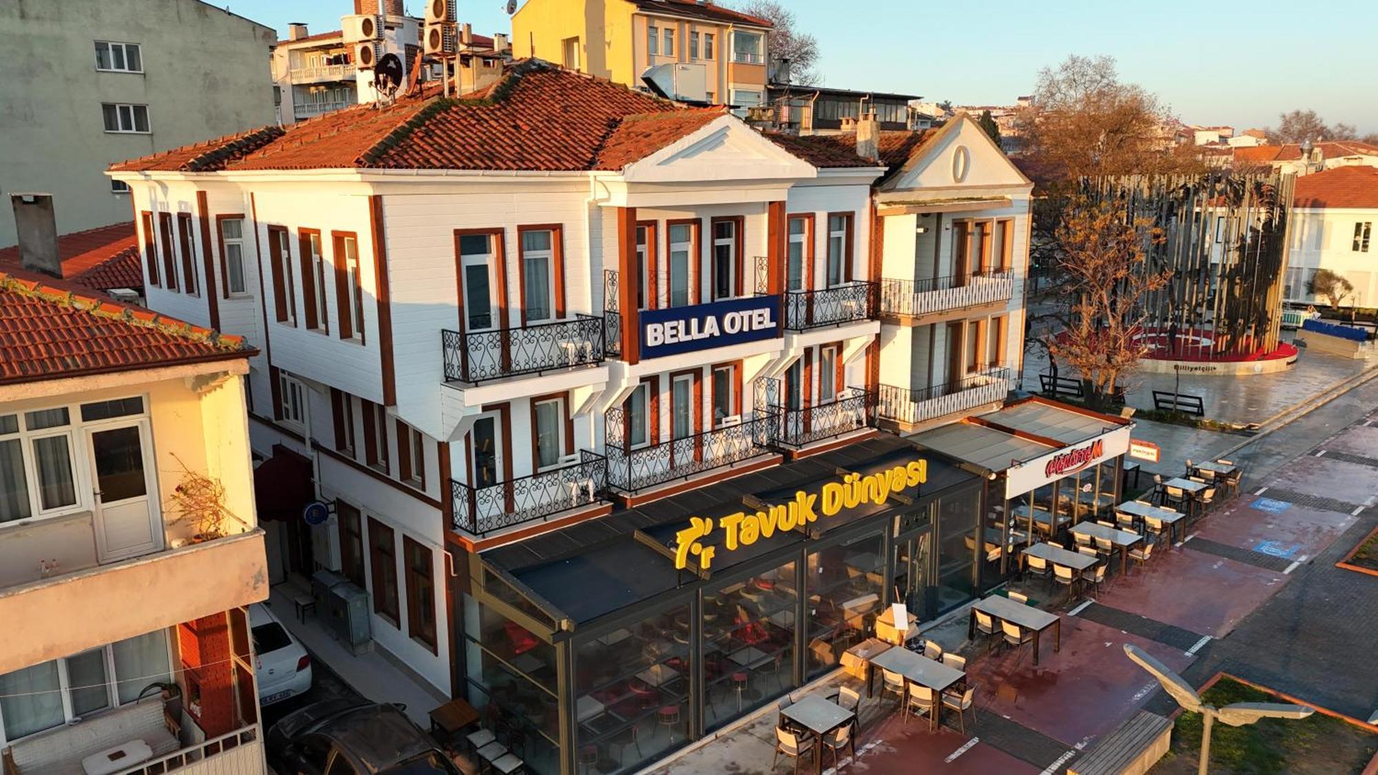 Bella Hotel *