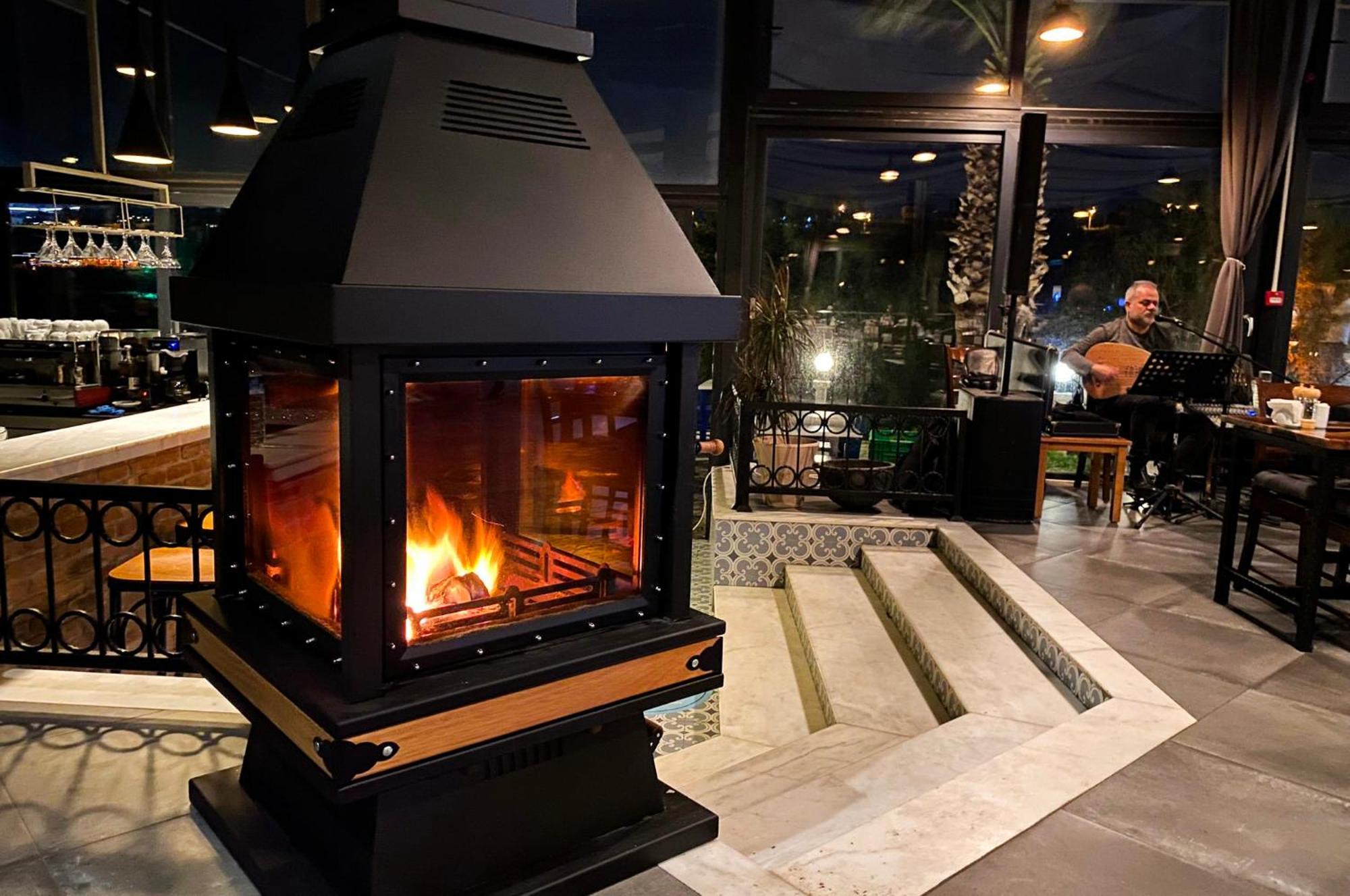 Hotel Maya Bistro &