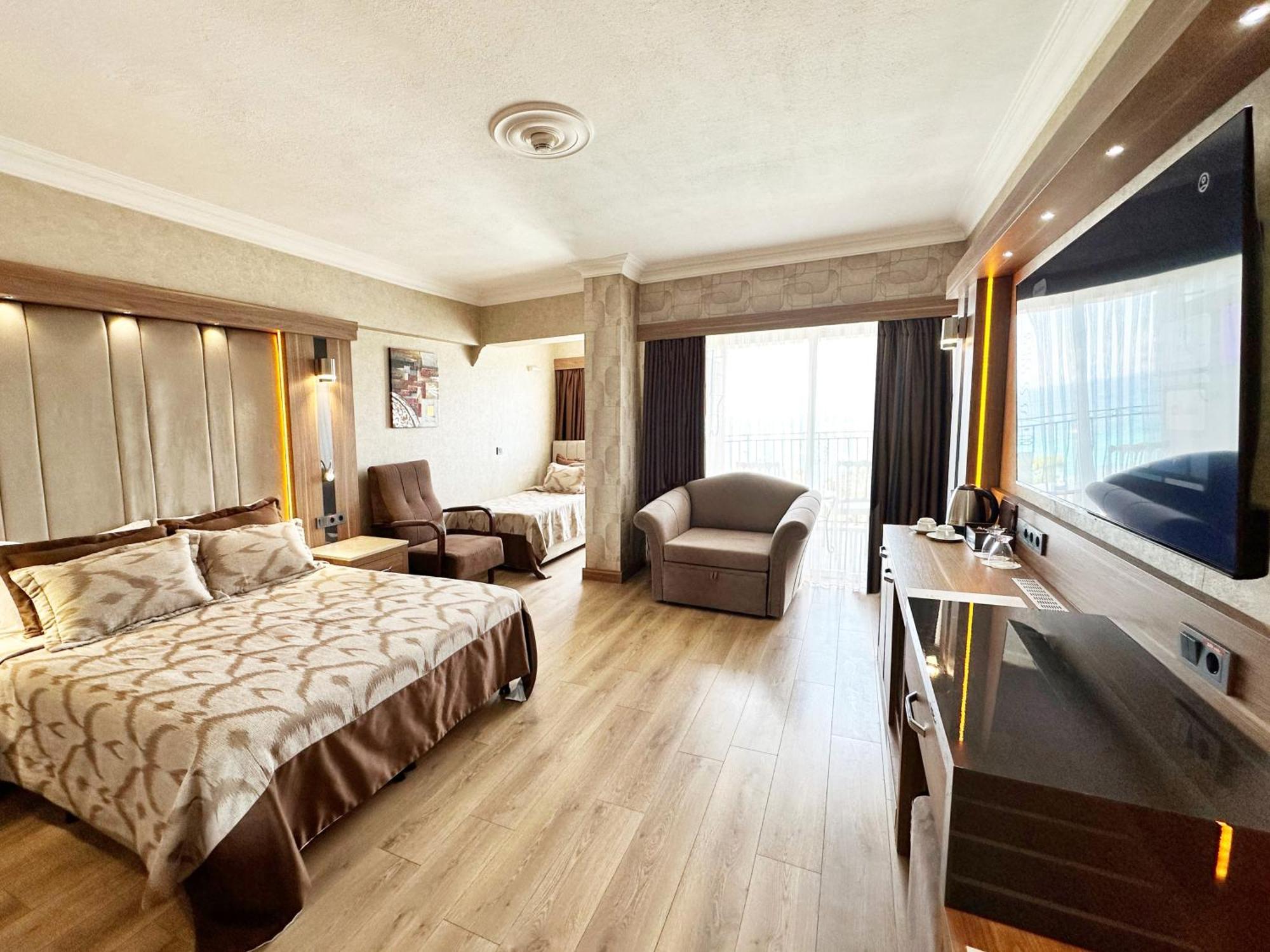 Laur Experience & Elegance Resort 5*