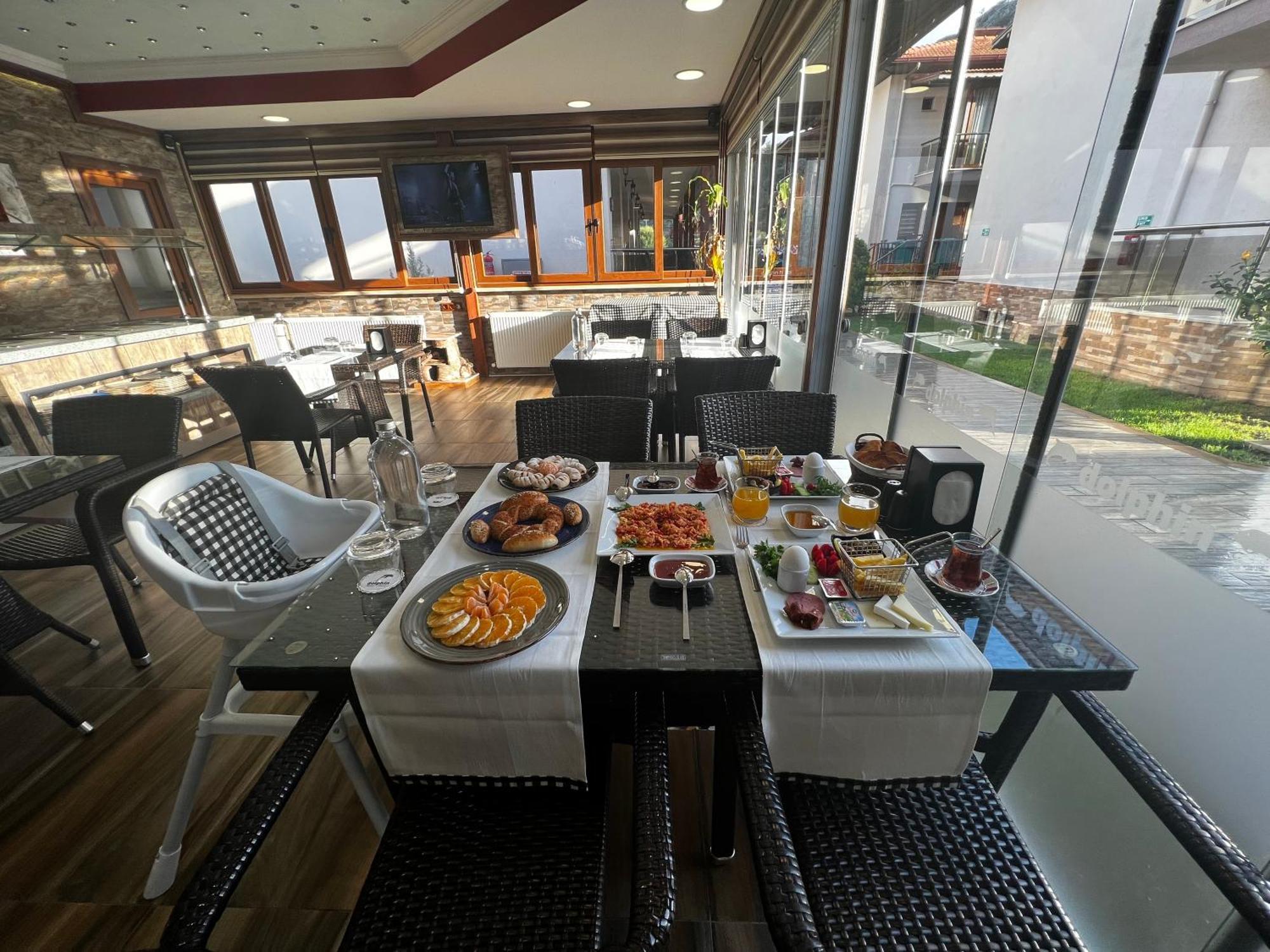 Hotel Dolphin Park 3*
