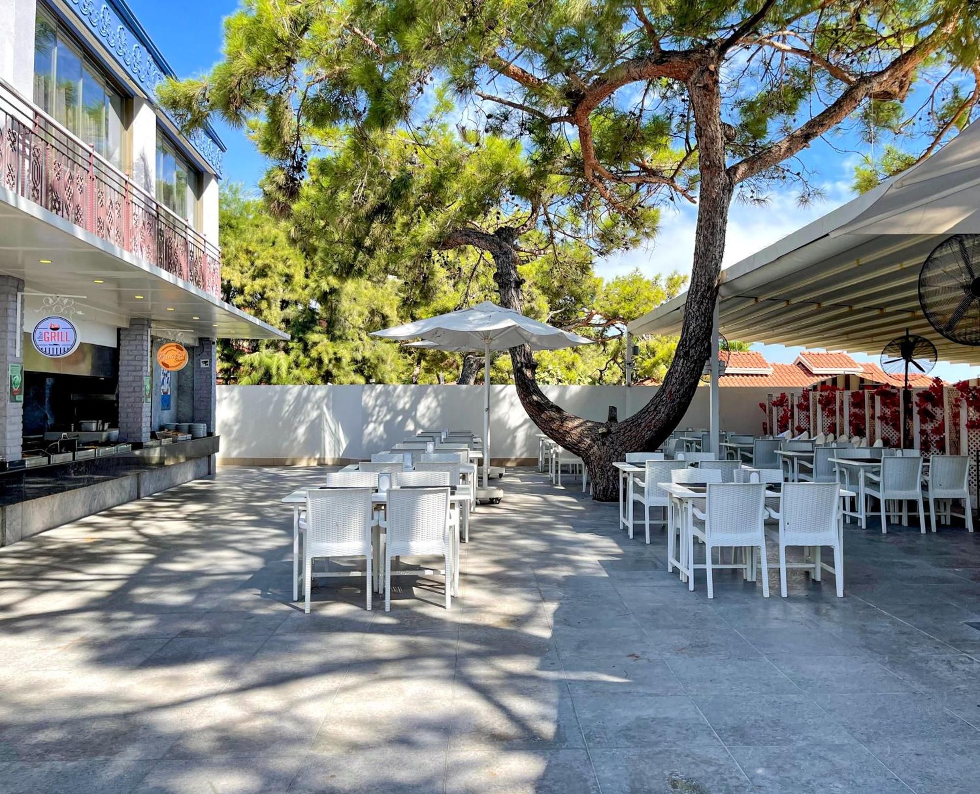 Catamaran Quality Times Resort Kemer