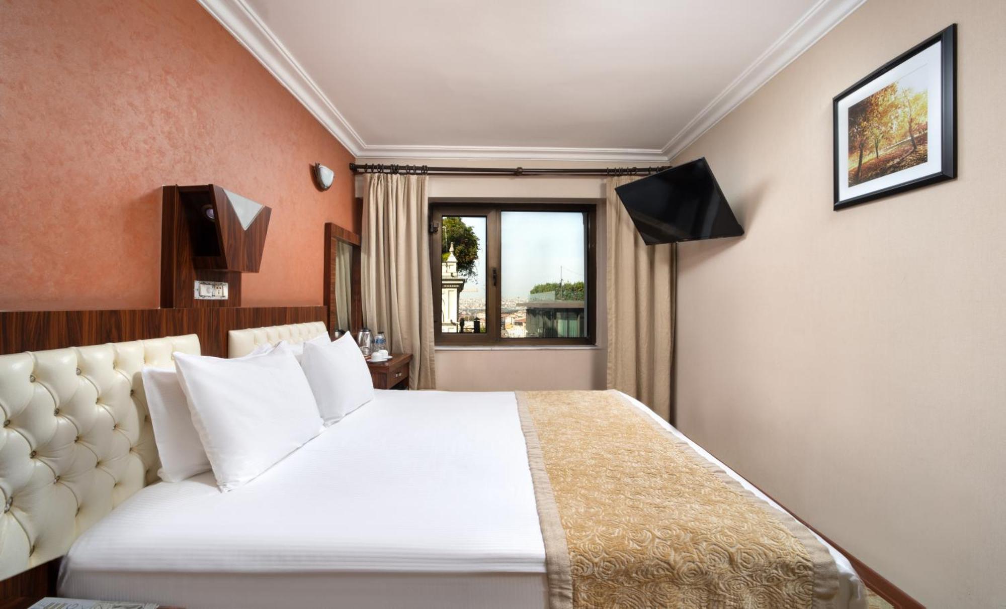 Elan Pera Hotel