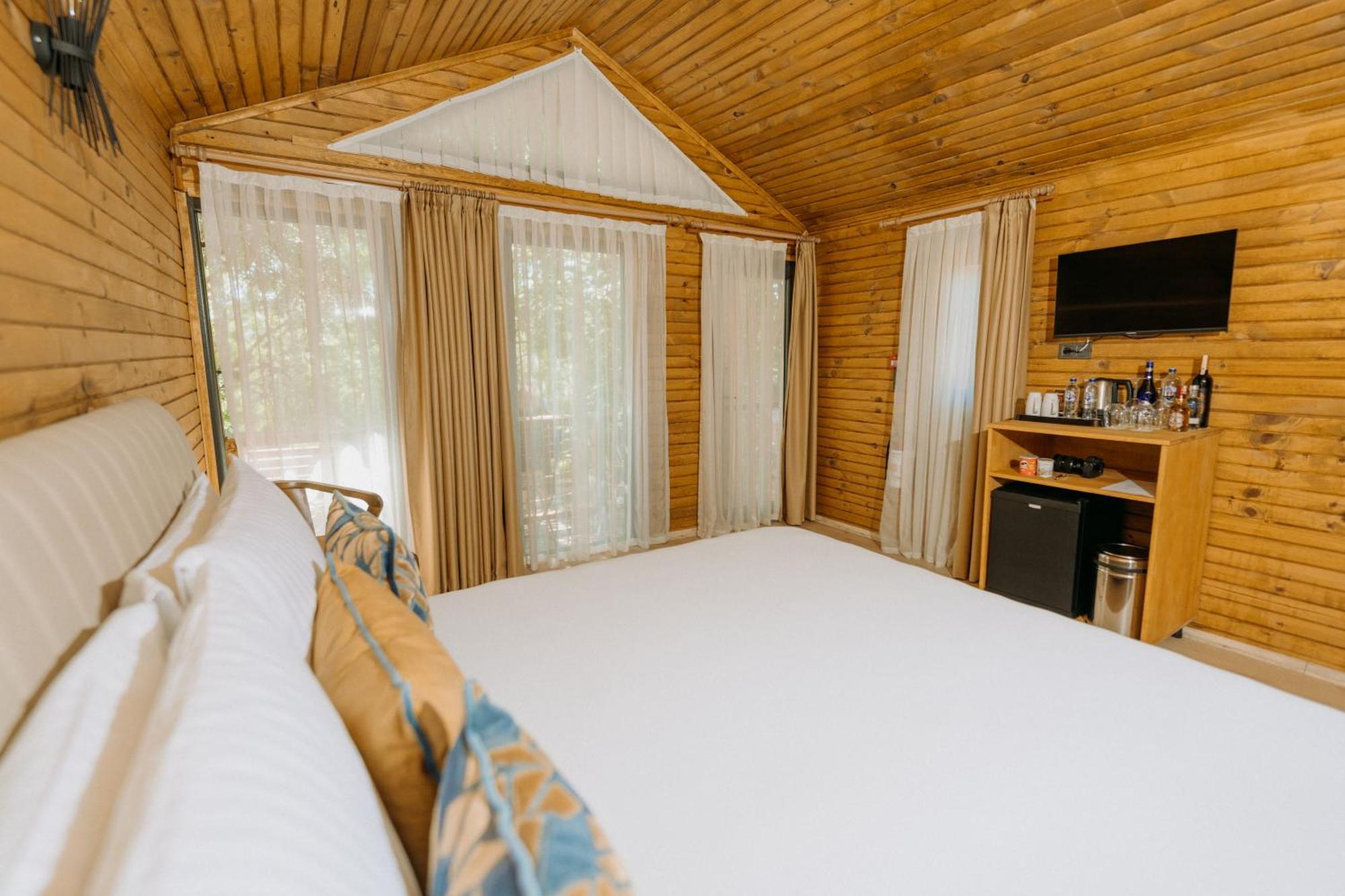 Doors Urla & Hotel *