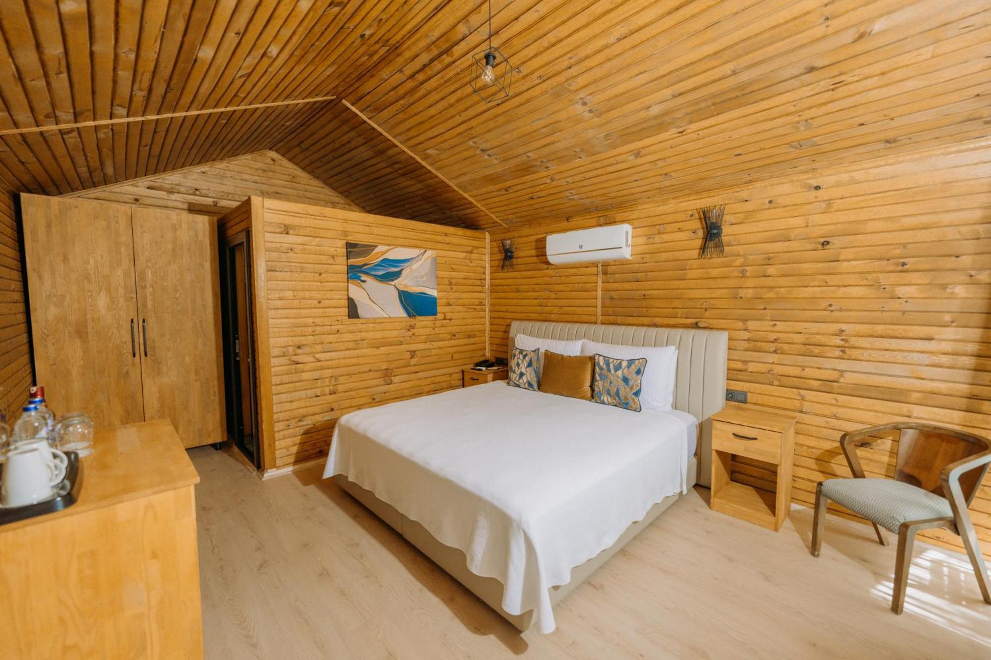 Doors Urla & Hotel *
