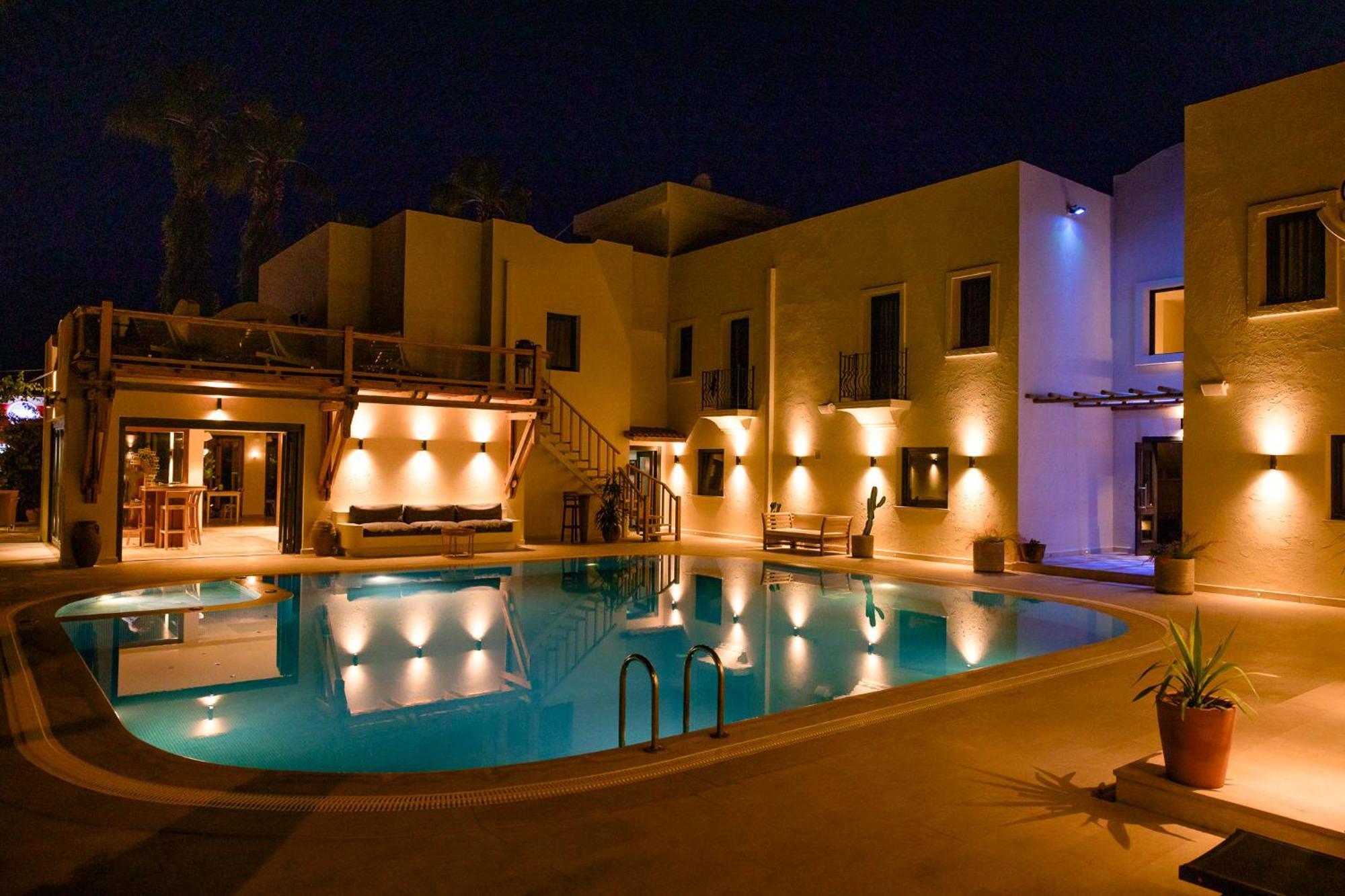 Corner Boutique Hotel 3*
