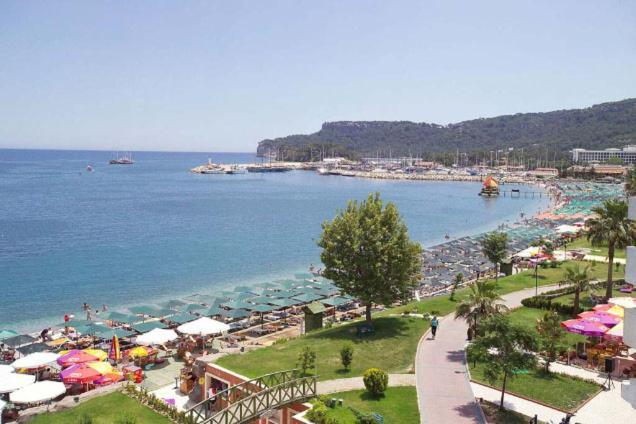 Ambassador Plaza Hotel 4*