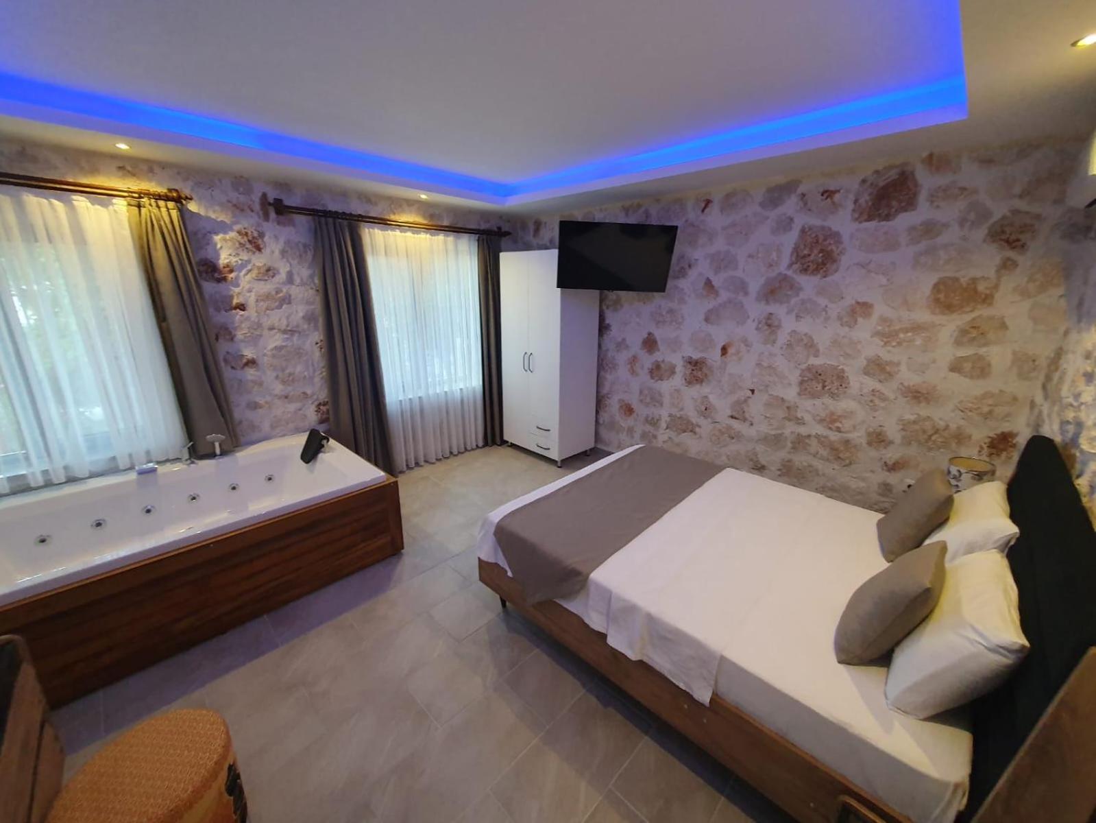Amphora Hotel 5*