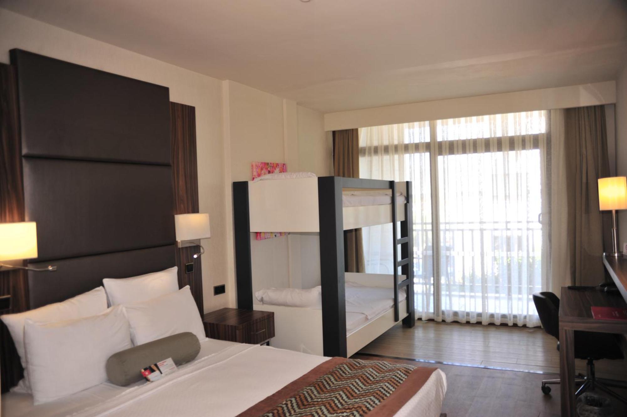 Ramada By Wyndham Akbuk Hotel 4*