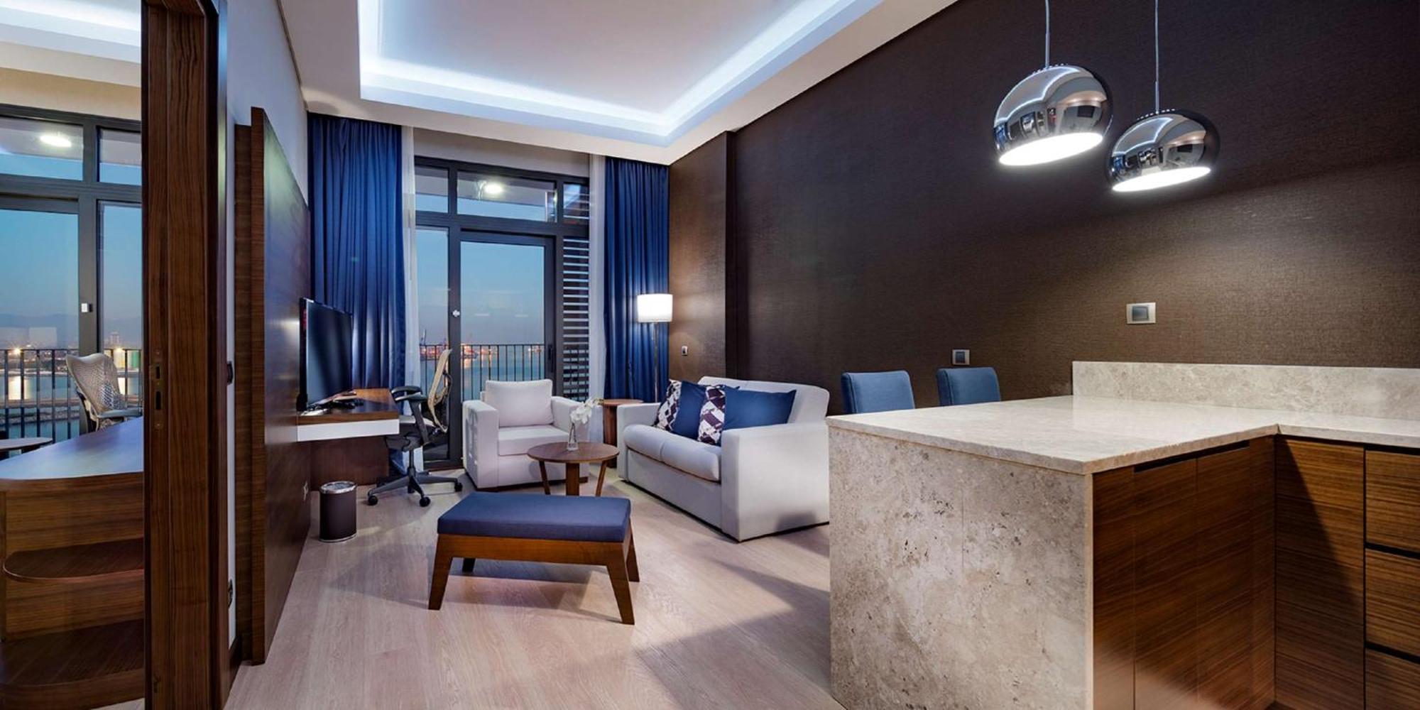Hotel Hilton Garden Bayrakli 4*