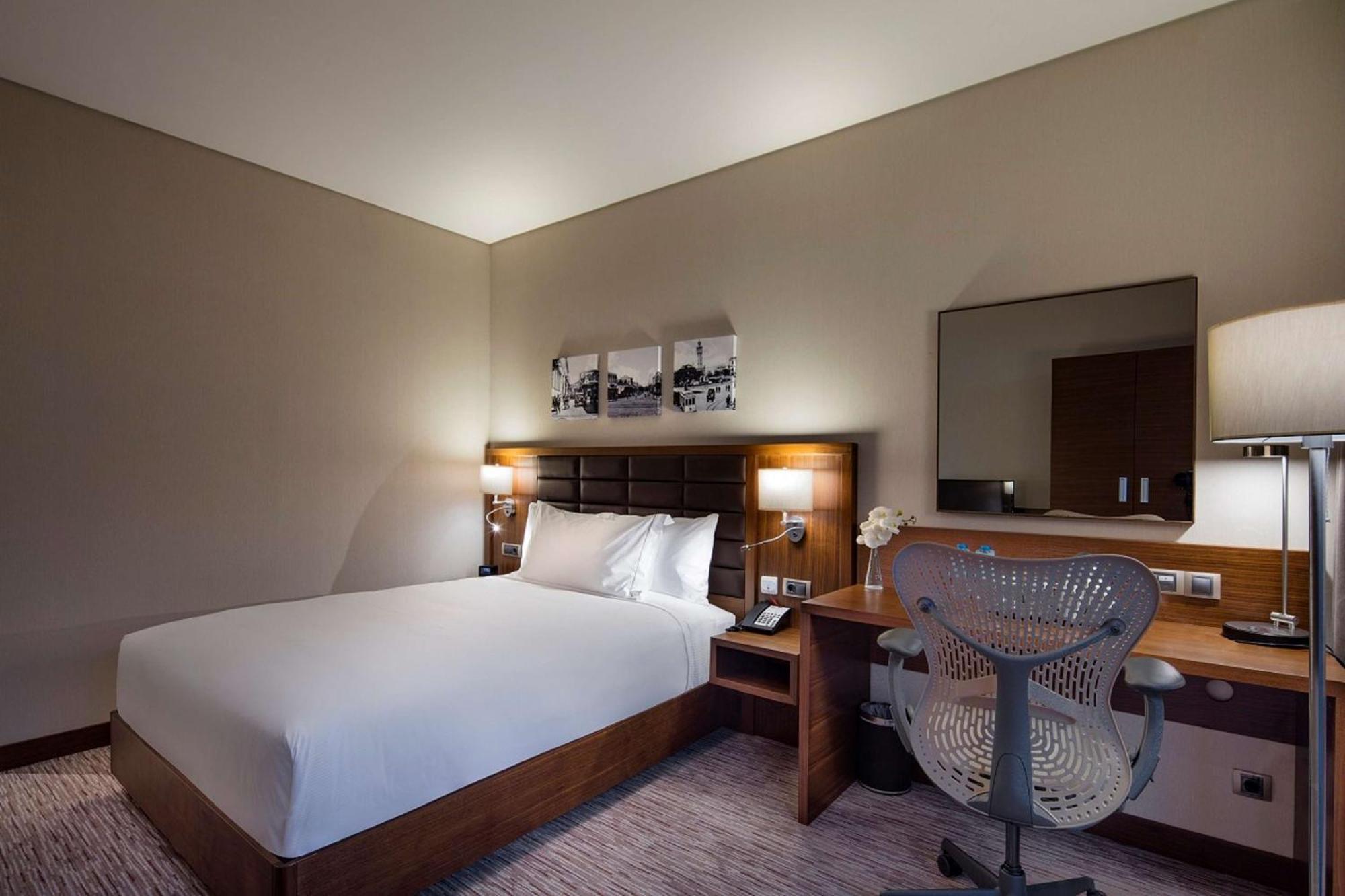 Hilton Garden Bayrakli 4*