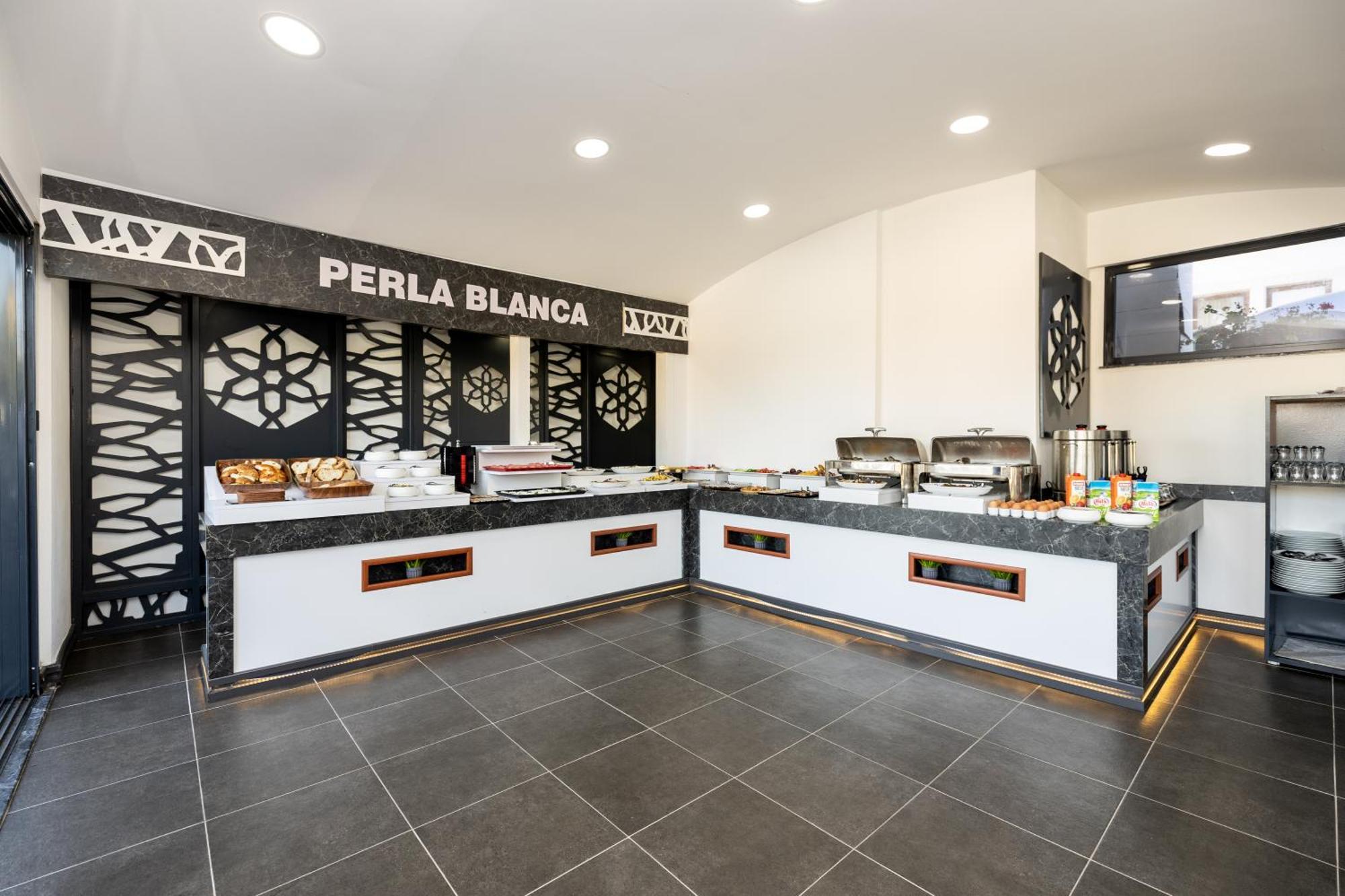 Perla Blanca Aparthotel