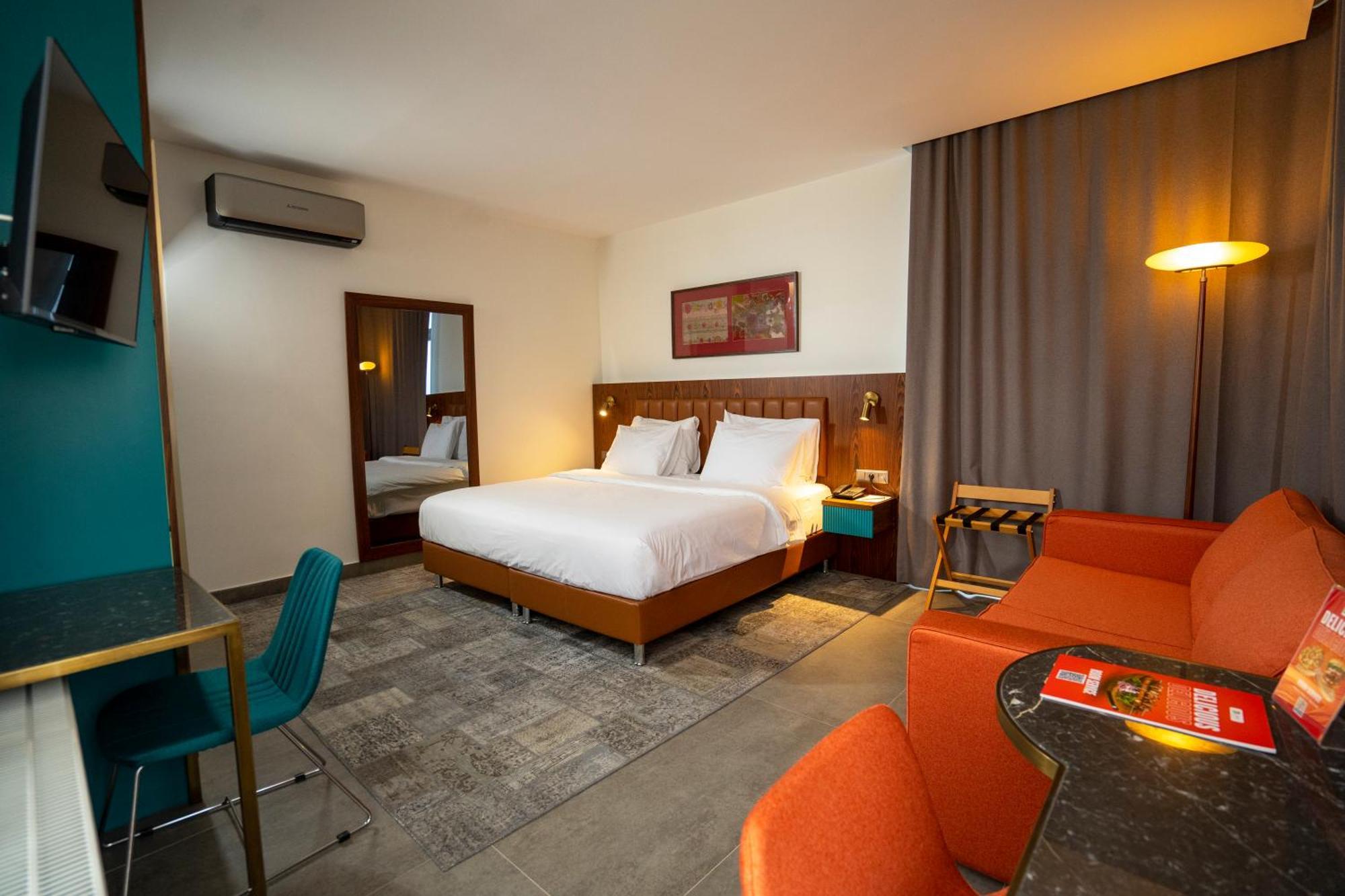 Hotel Numi 4*