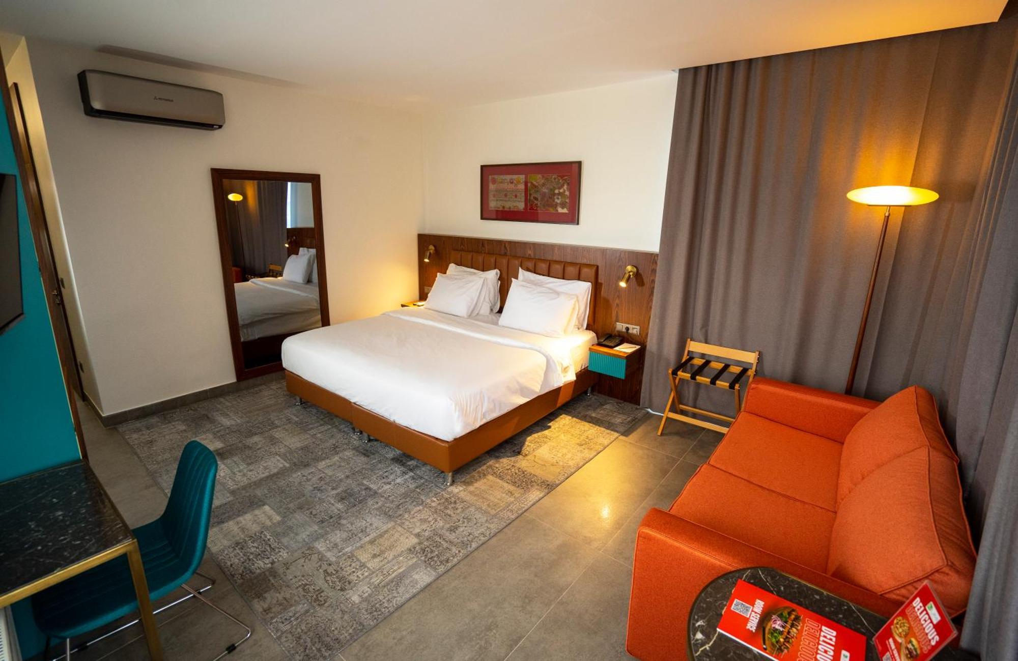 Hotel Numi 4*