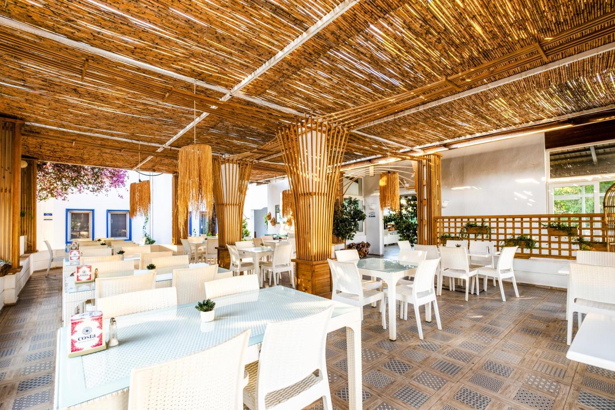 Costa 3*