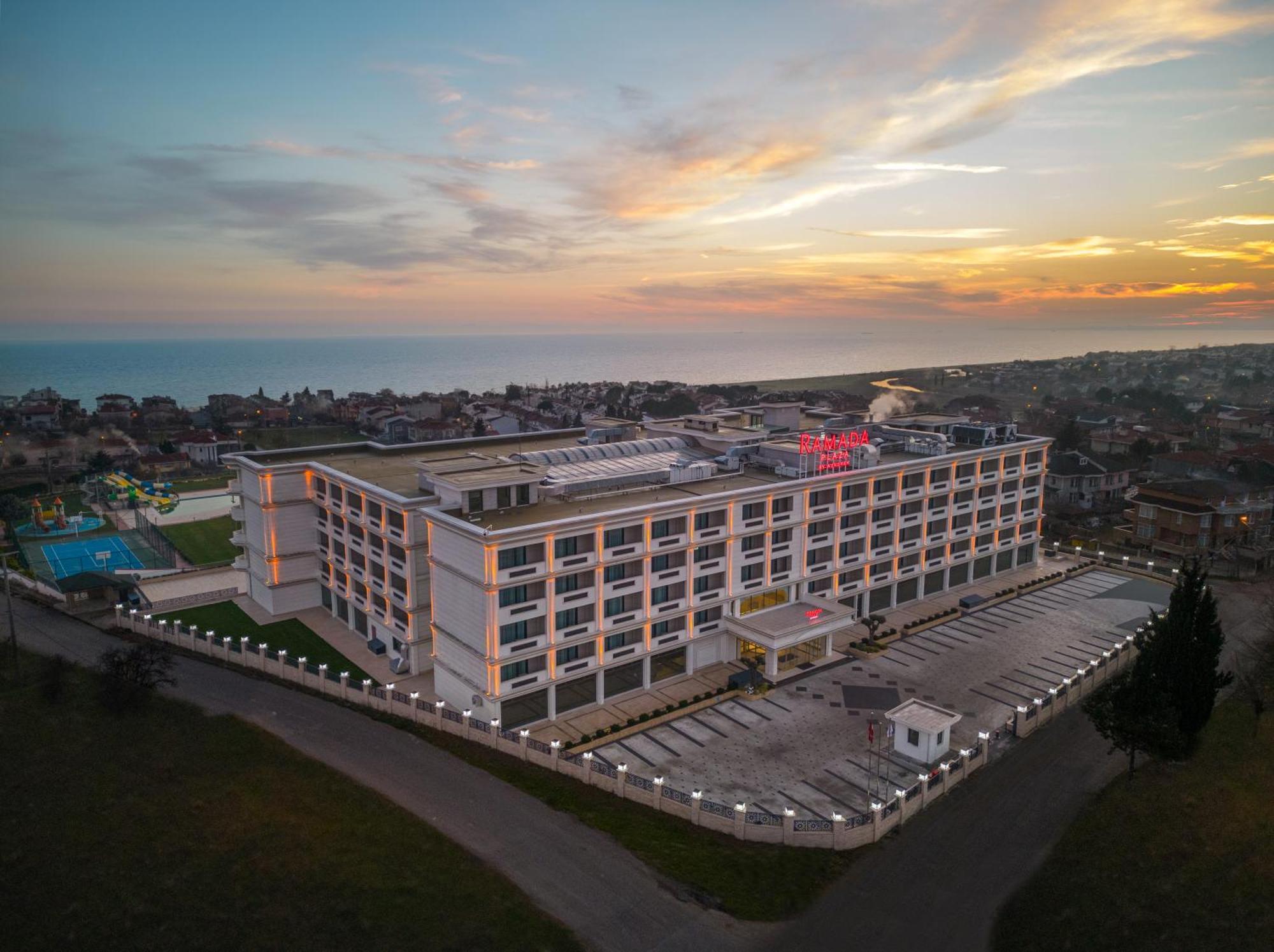 Hotel Ramada Plaza By Wyndham 5*