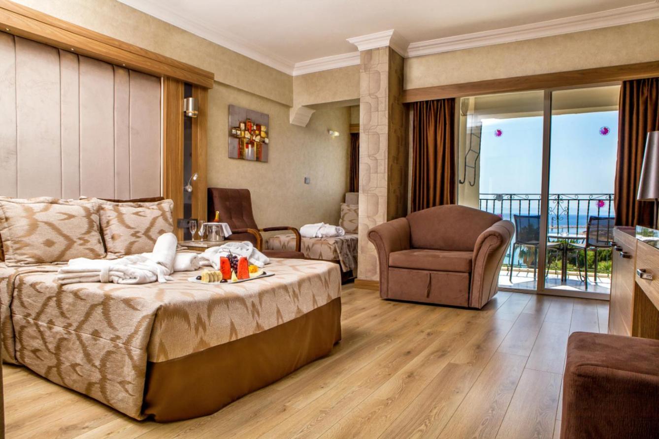 Laur Experience & Elegance Resort 5*