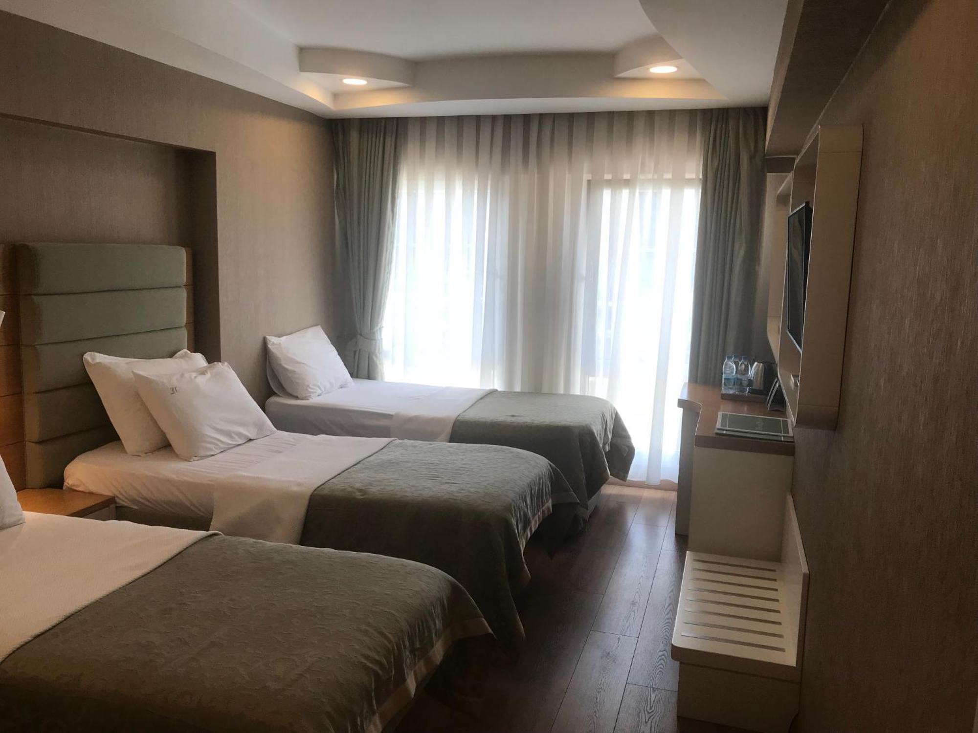 Hotel Life Corner 4*