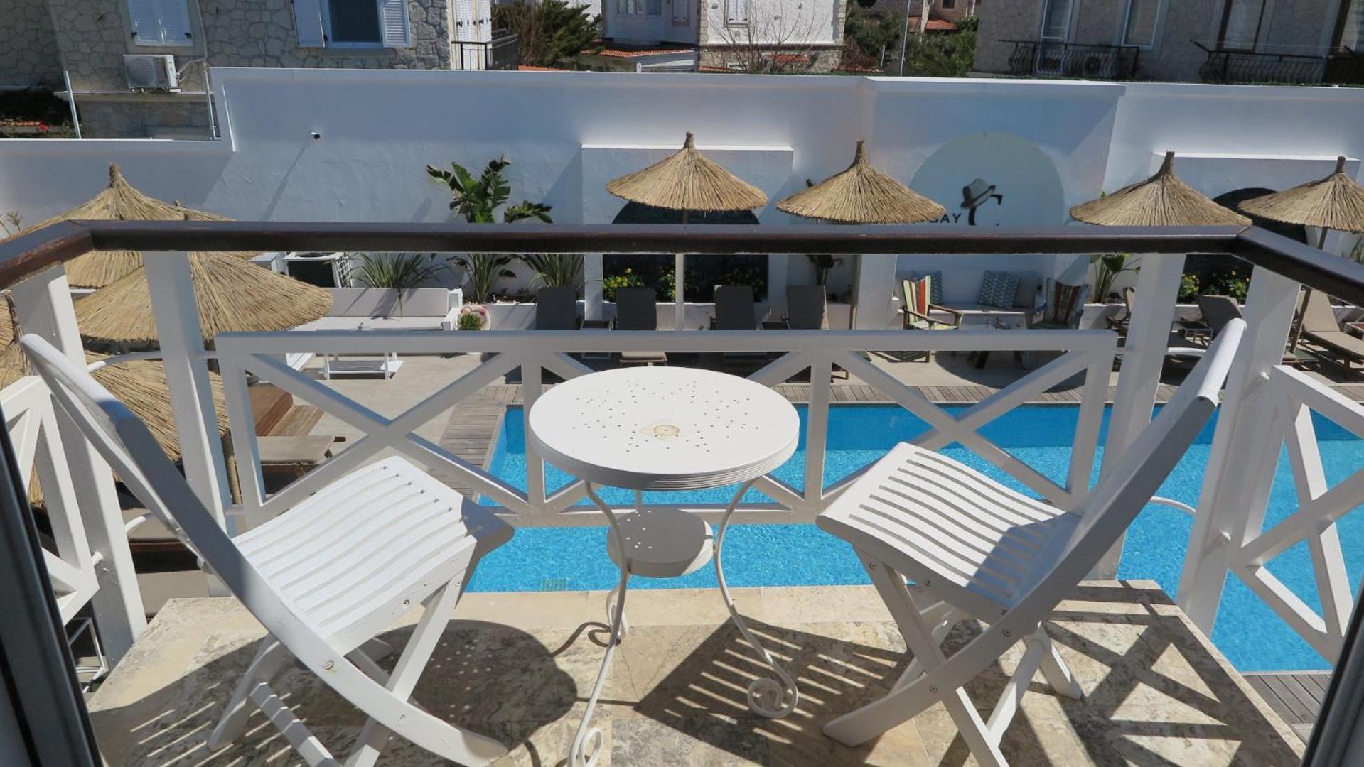 Bay C Hotel 2*