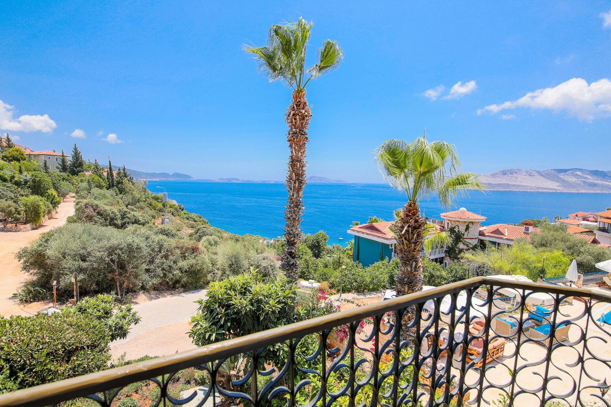 Amphora Hotel 5*