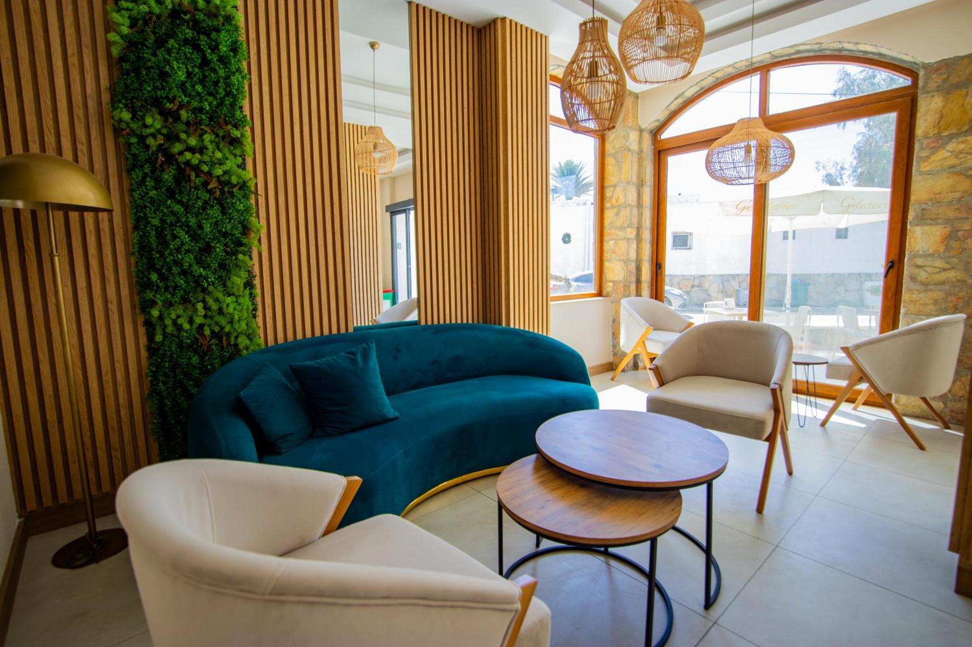 Asterina Aparthotel *