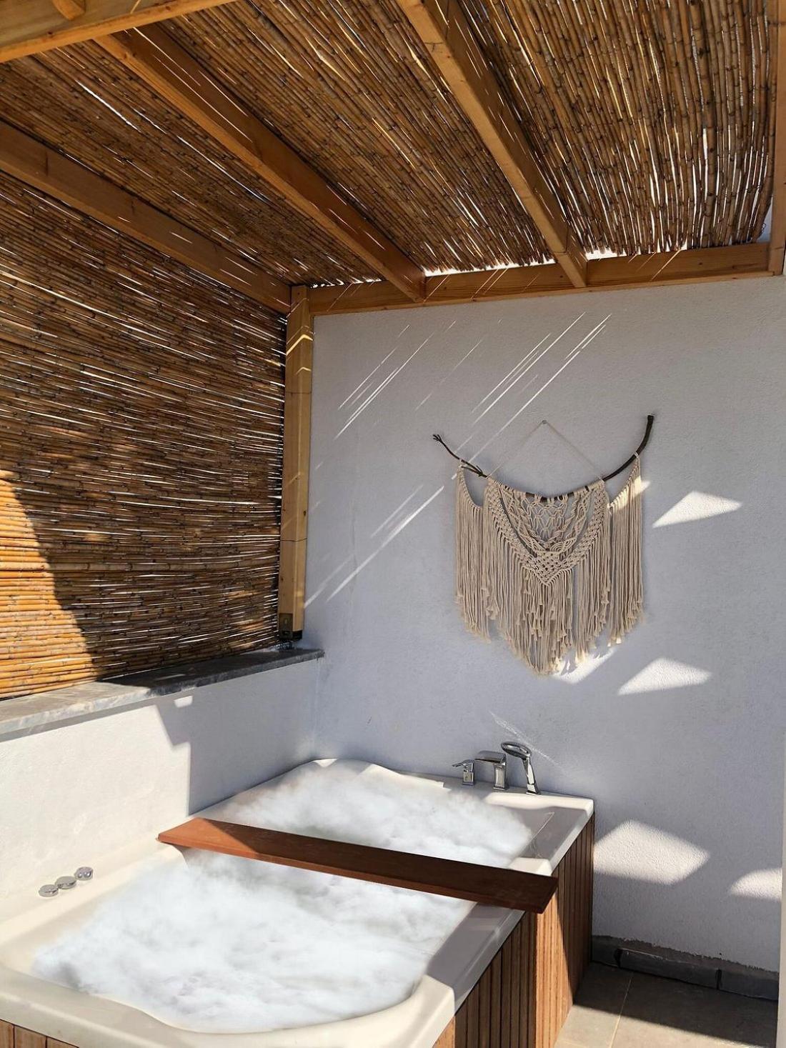 Maia Luxury &