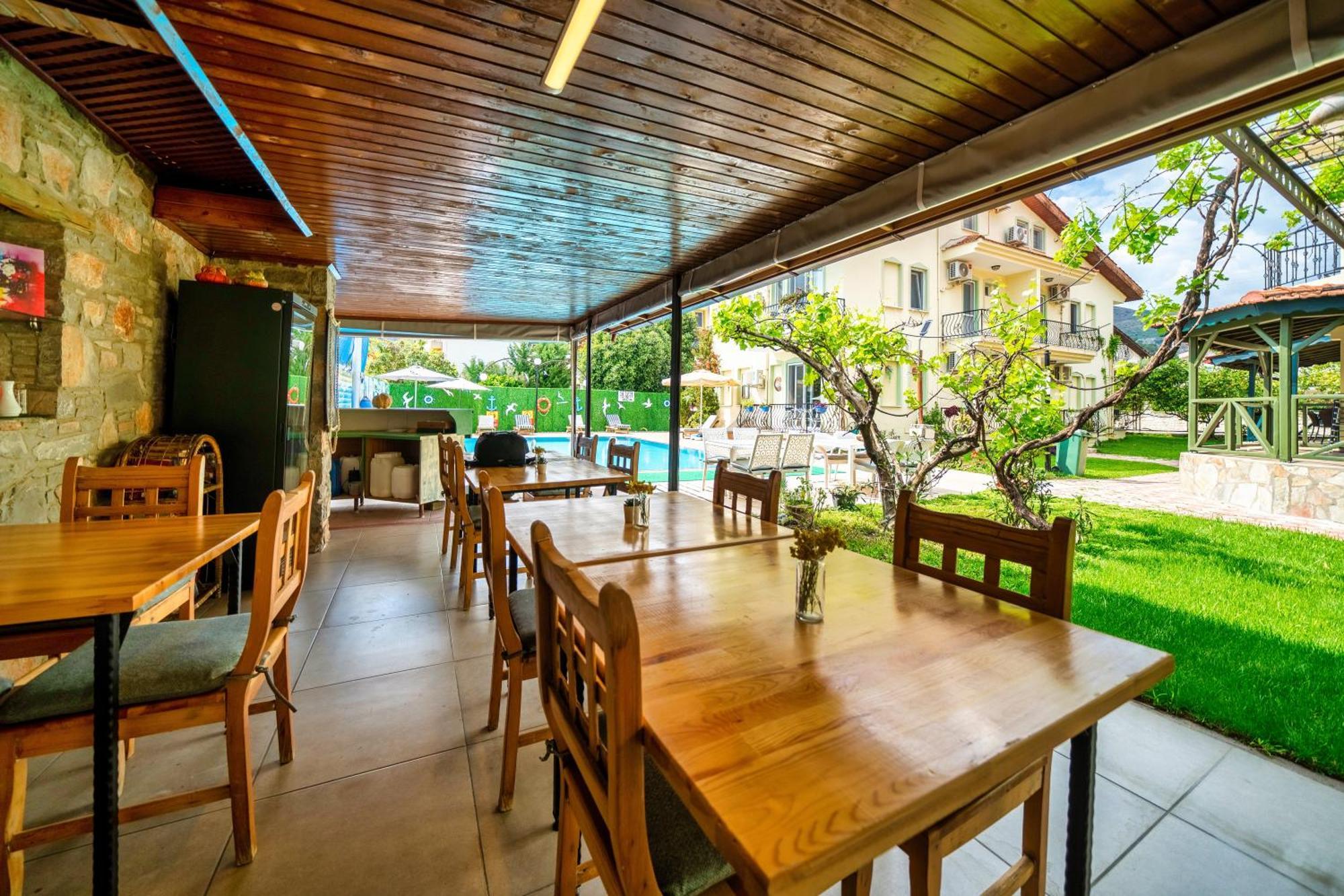 Dedeminn Garden Hotel 2*