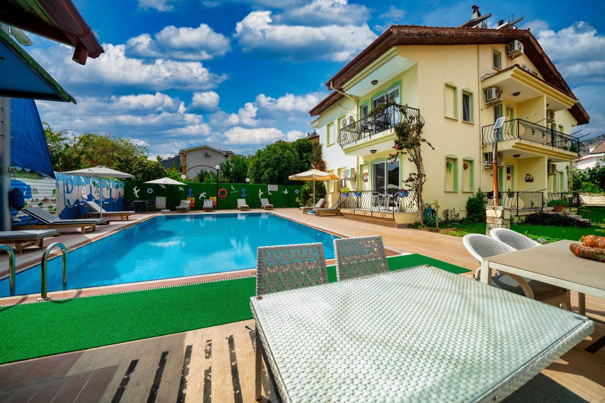 Hotel Dedeminn Garden 2*