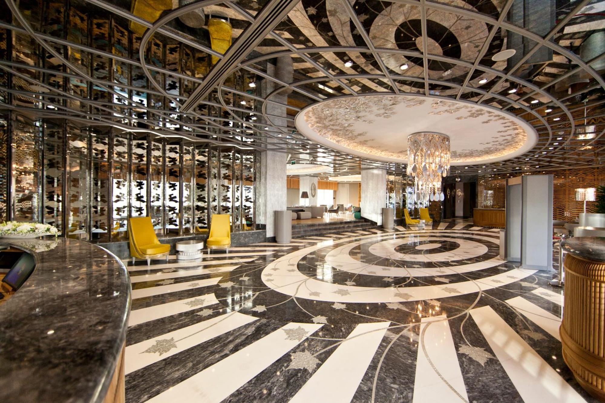 Hotel Wyndham Grand Kalamis Marina