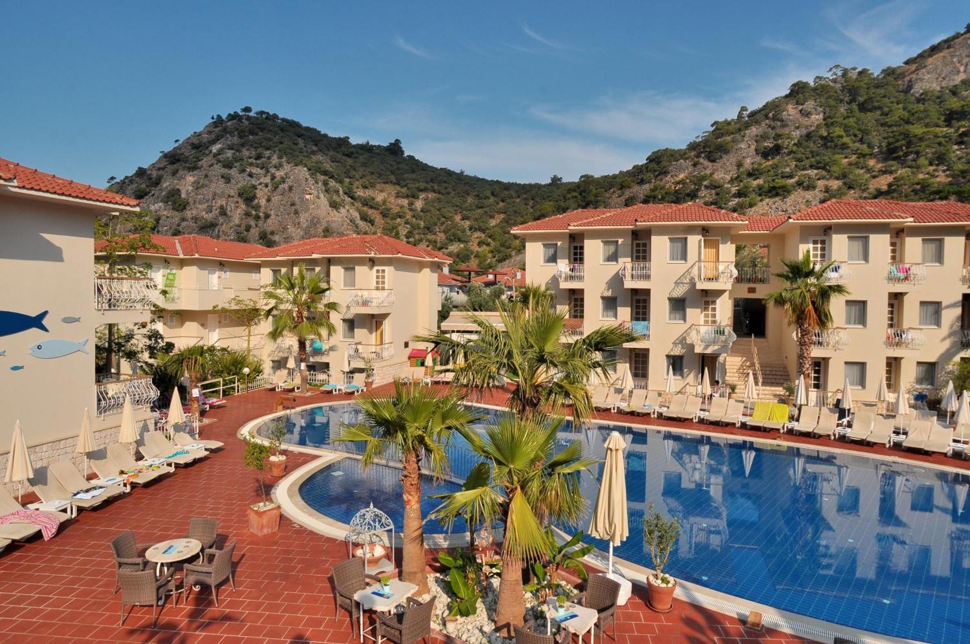Hotel The Blue Lagoon Deluxe 3*