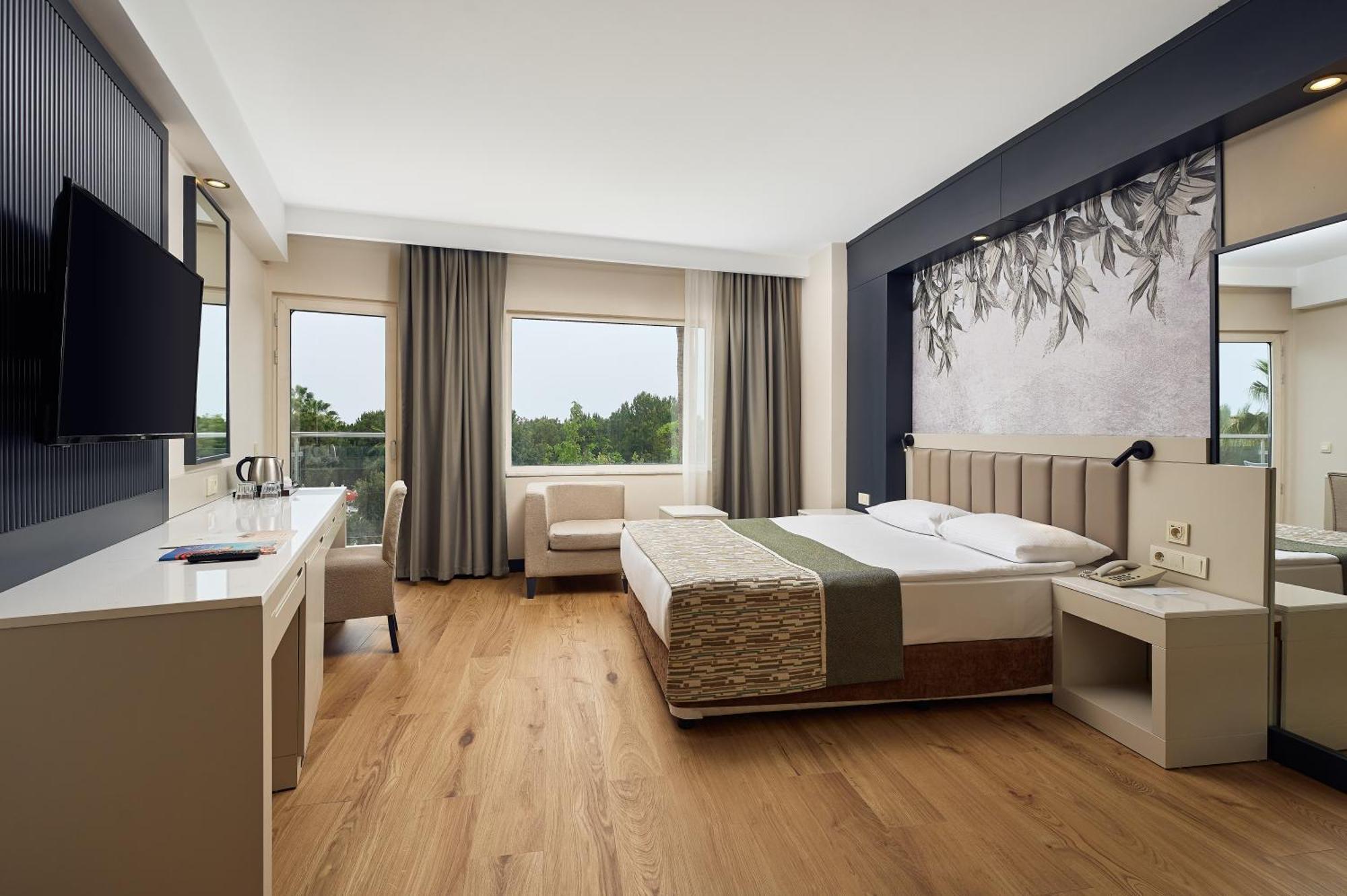 Seaden Sea World & Hotel 5*