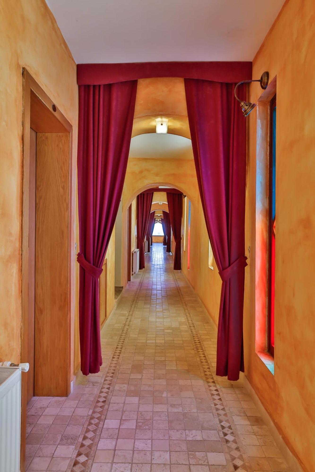 Palace Olive Odore Hotel 3*
