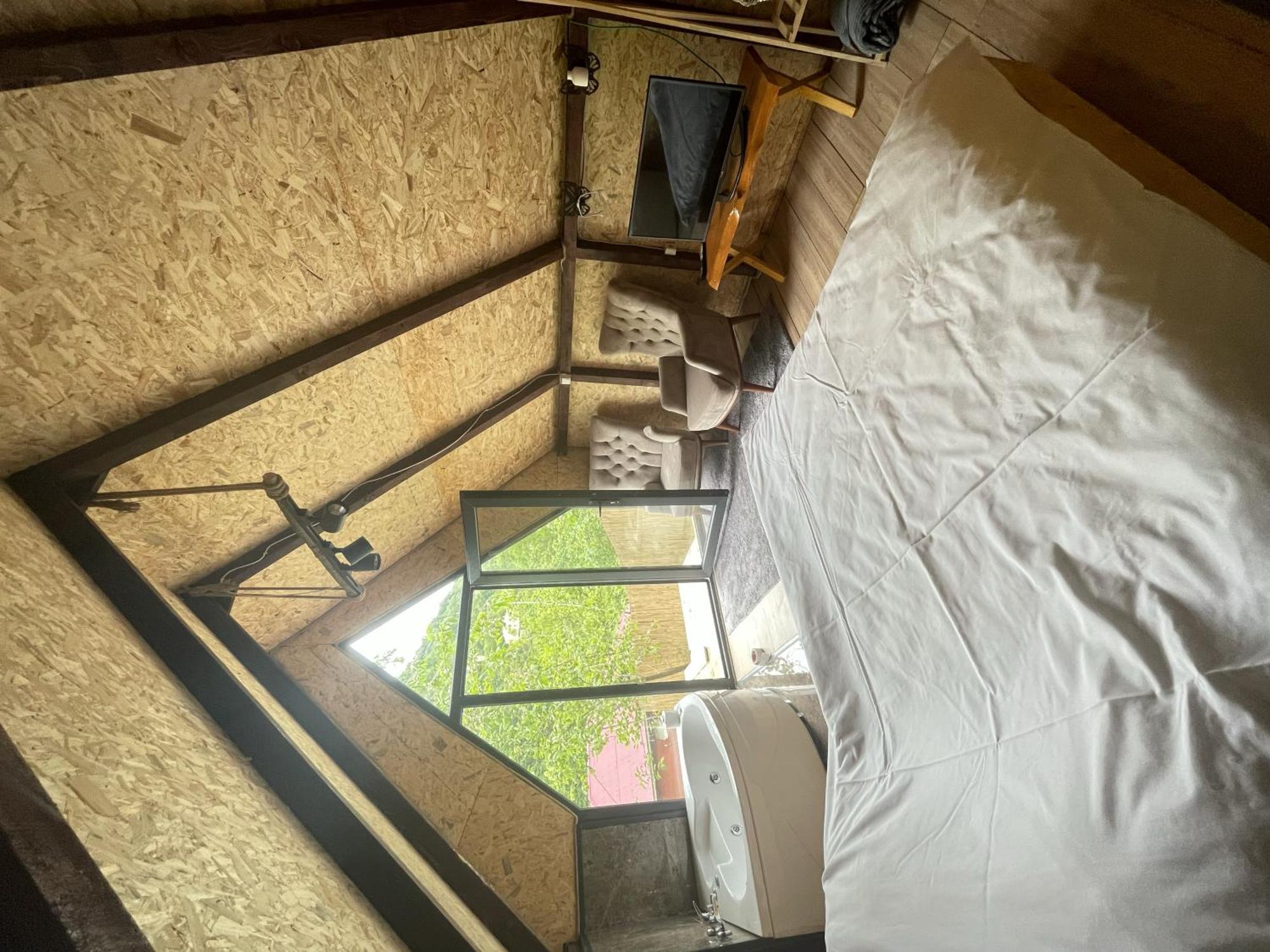Riverside House Luxury tent *