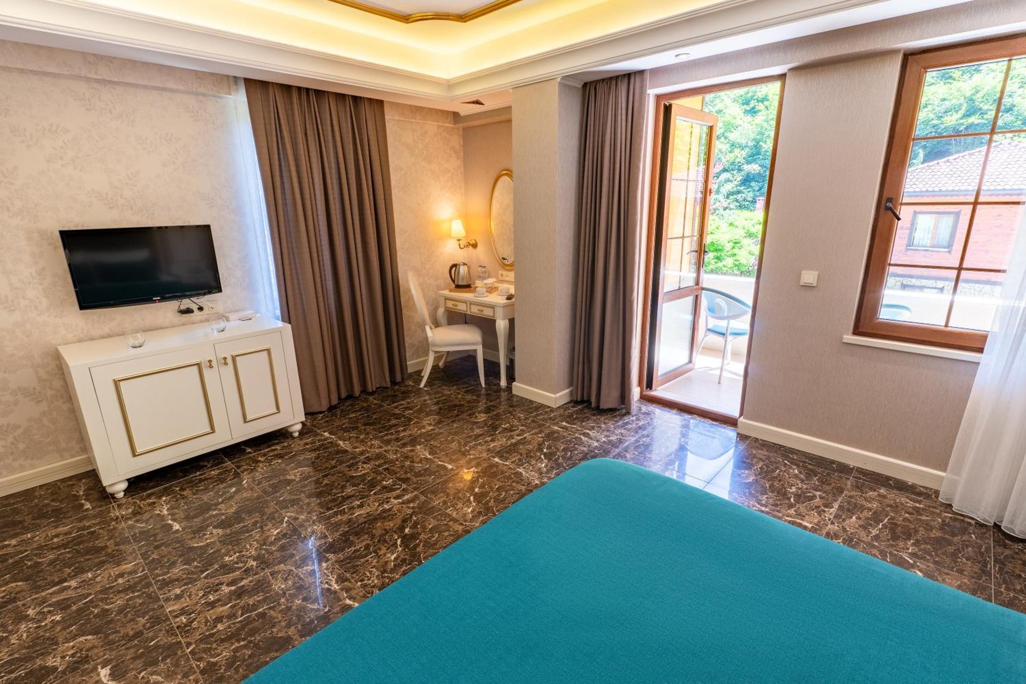 Hotel Flora 4*