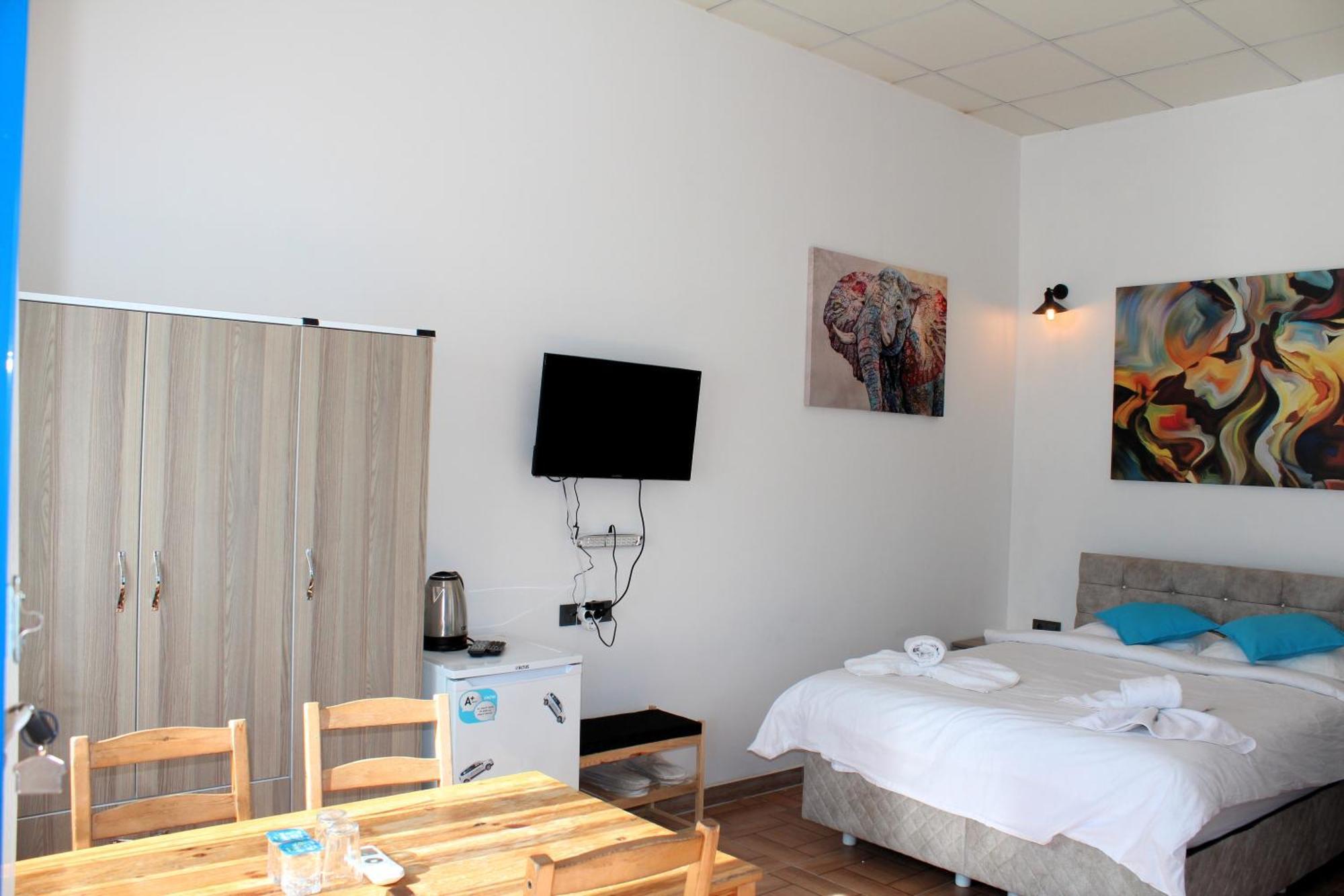 Mavi & Restaurant Hotel