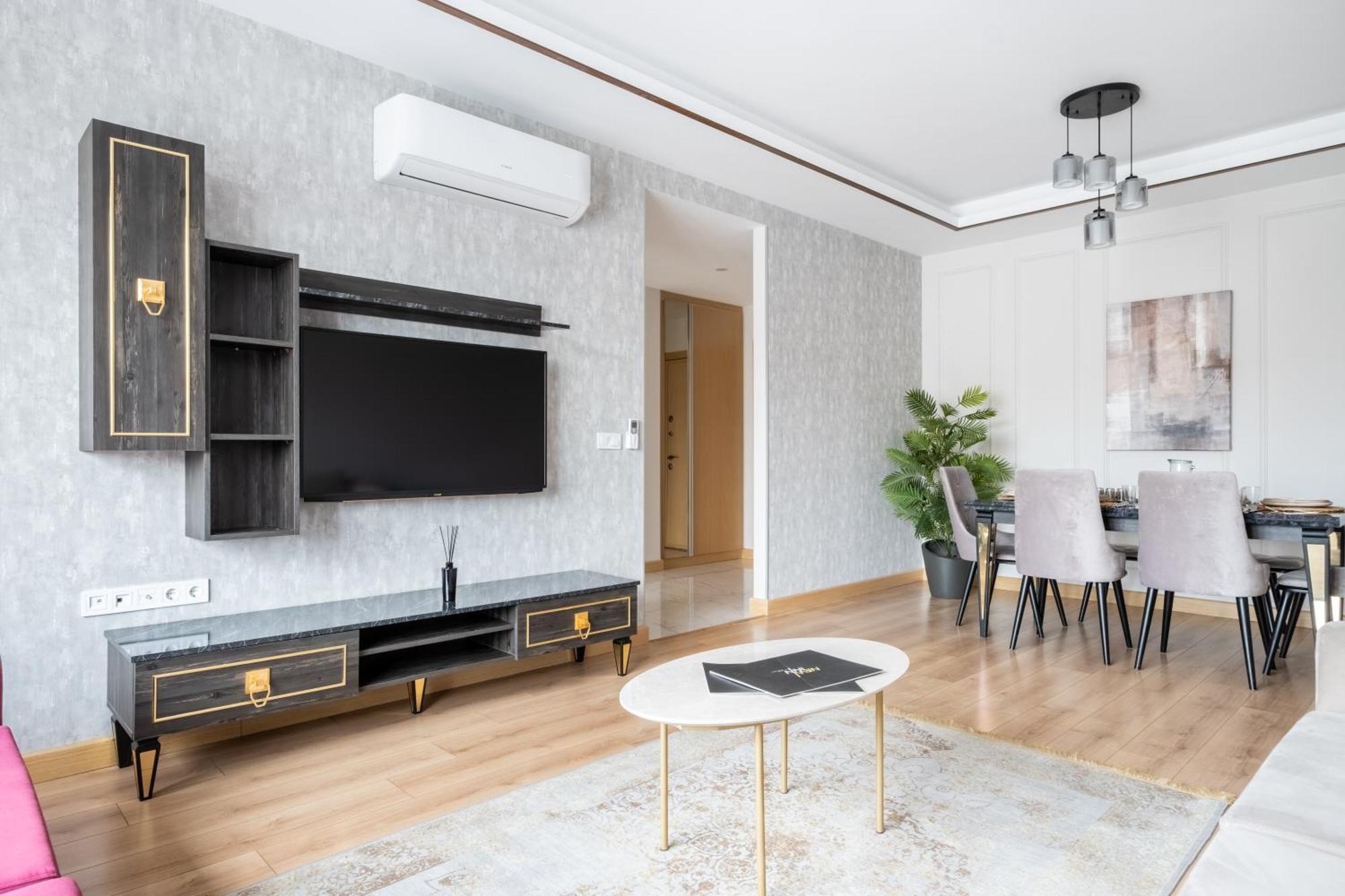 Apartment Grand By Newinn
