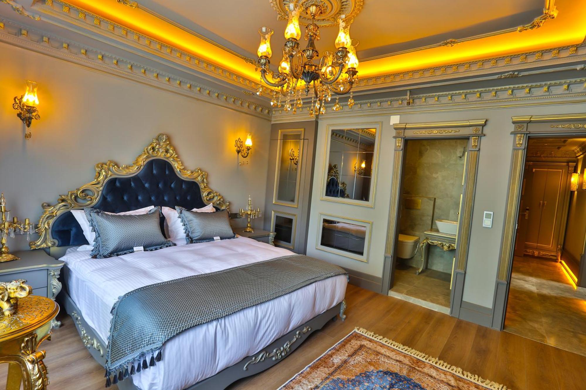 Real King Hotel 4*