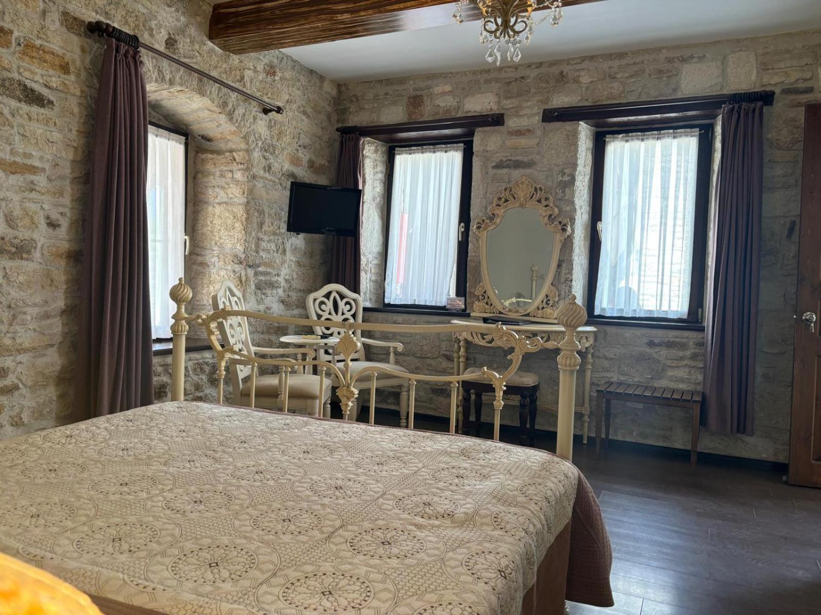 Griffon Hotel