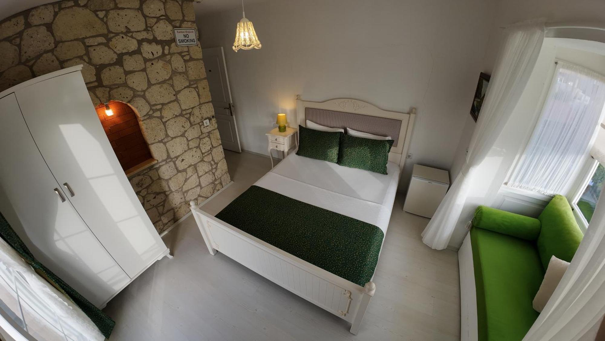 Hotel Adelfia 2*