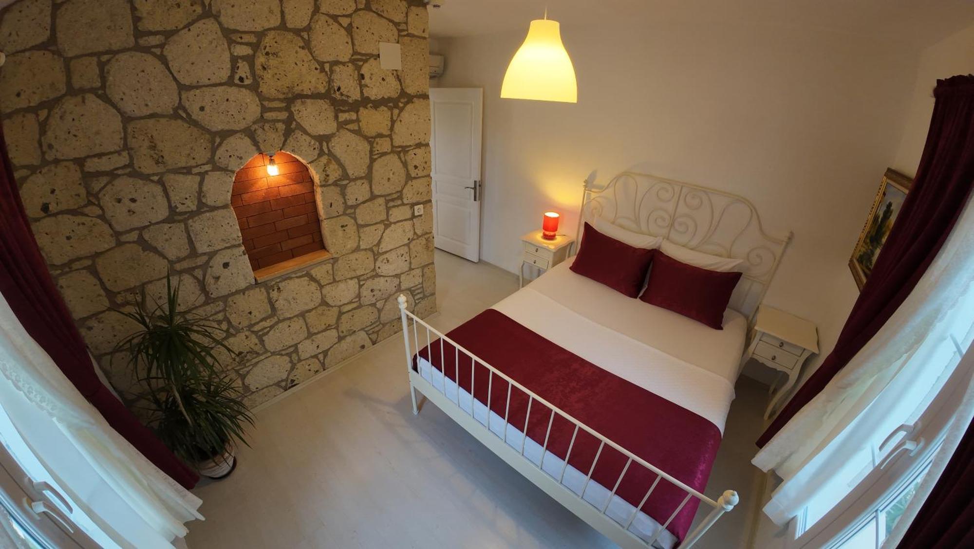 Adelfia Hotel 2*