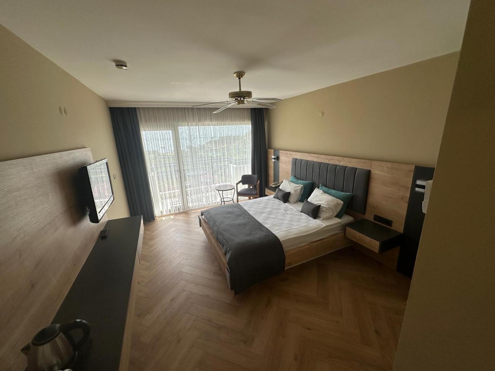 Carina Hotel