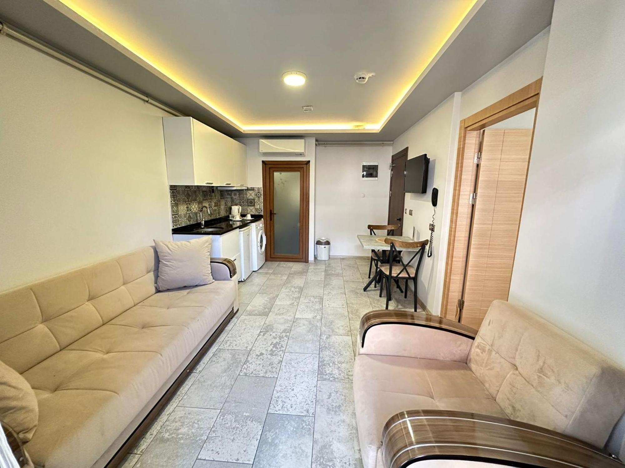 Gloria 4*