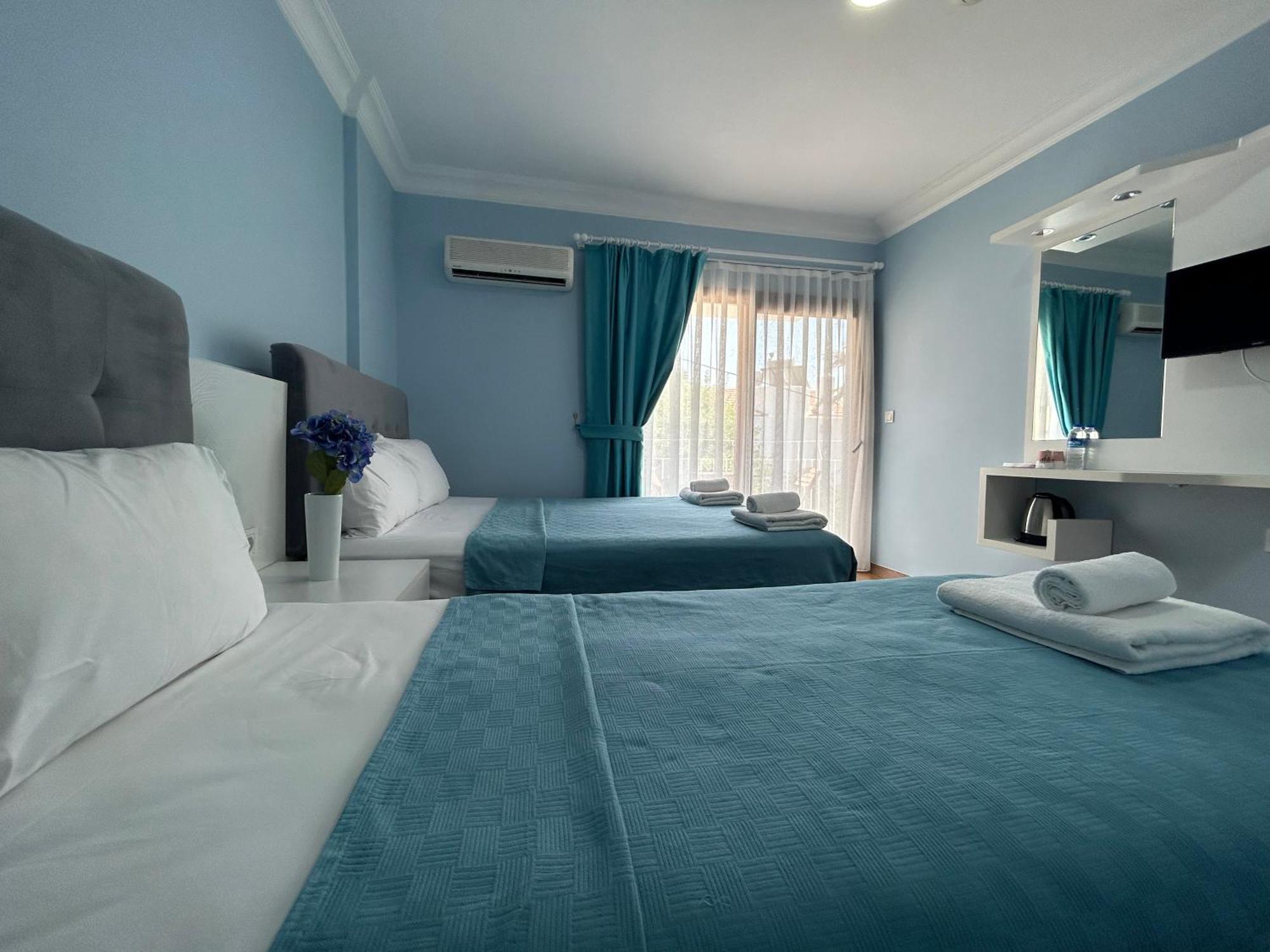 Marquis Blue Bed & Breakfast *