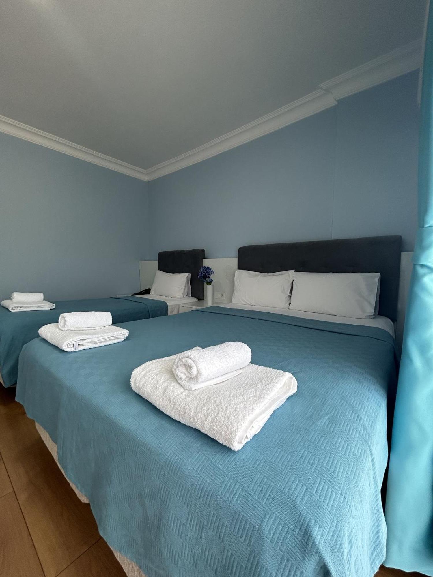 Marquis Blue Bed & Breakfast *