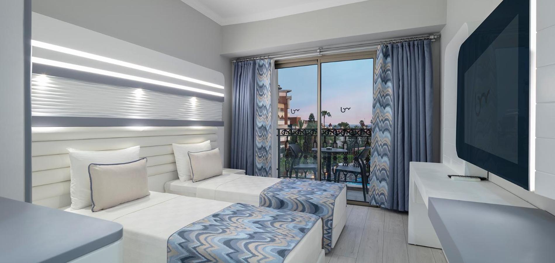 Hotel Blue Marlin Deluxe &