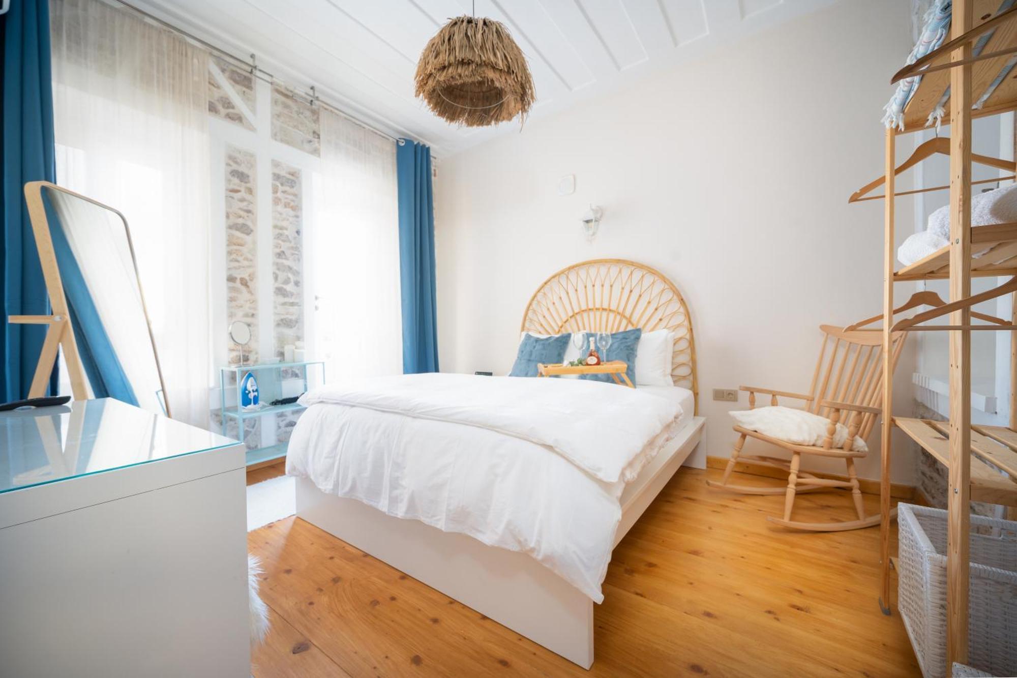 Miniq Homes 101 - Phokaia Stone House With Sea View