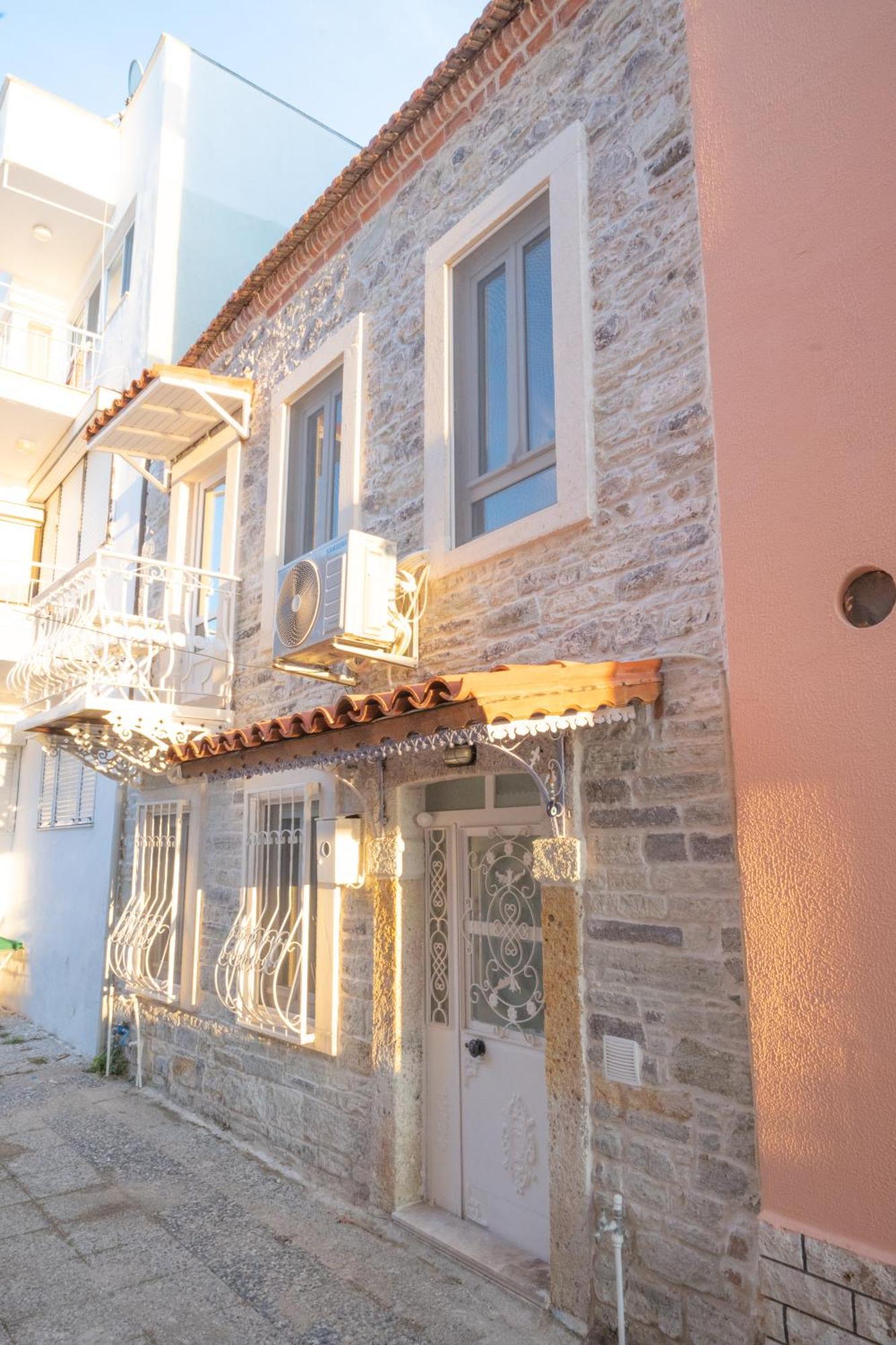 Miniq Homes 101 - Phokaia Stone House With Sea View Holiday home