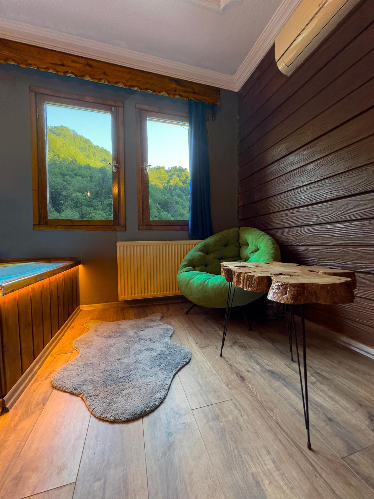 River Deluxe Hotel *